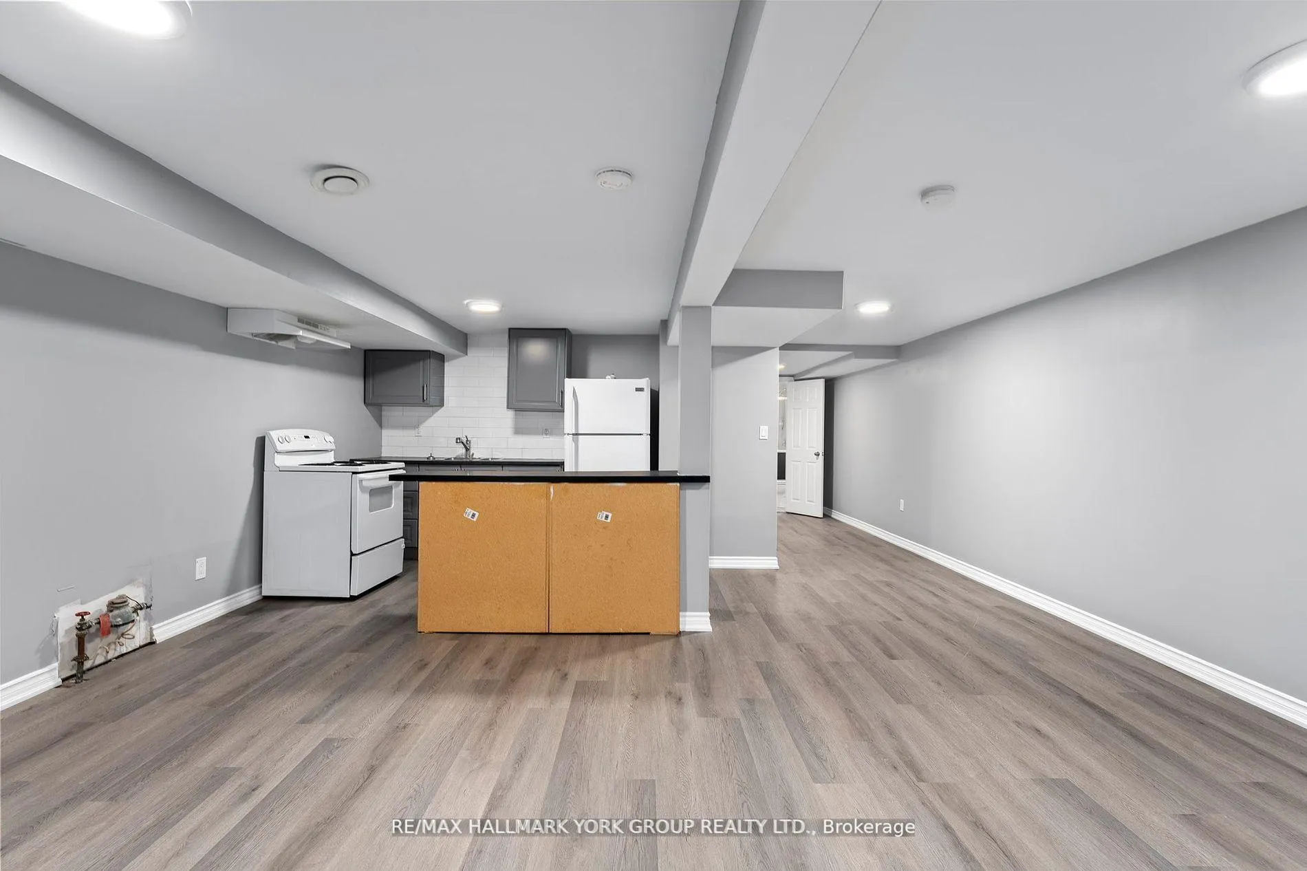 Photo 4 of Unit Lower, 25A College Crescent, Barrie, Grove East — HOMEH