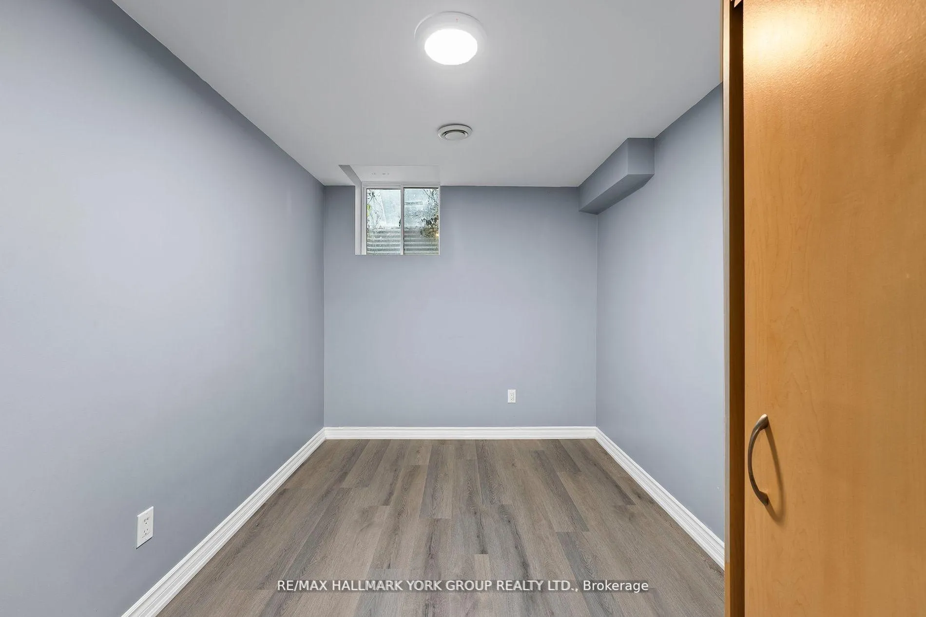 Photo 9 of Unit Lower, 25A College Crescent, Barrie, Grove East — HOMEH