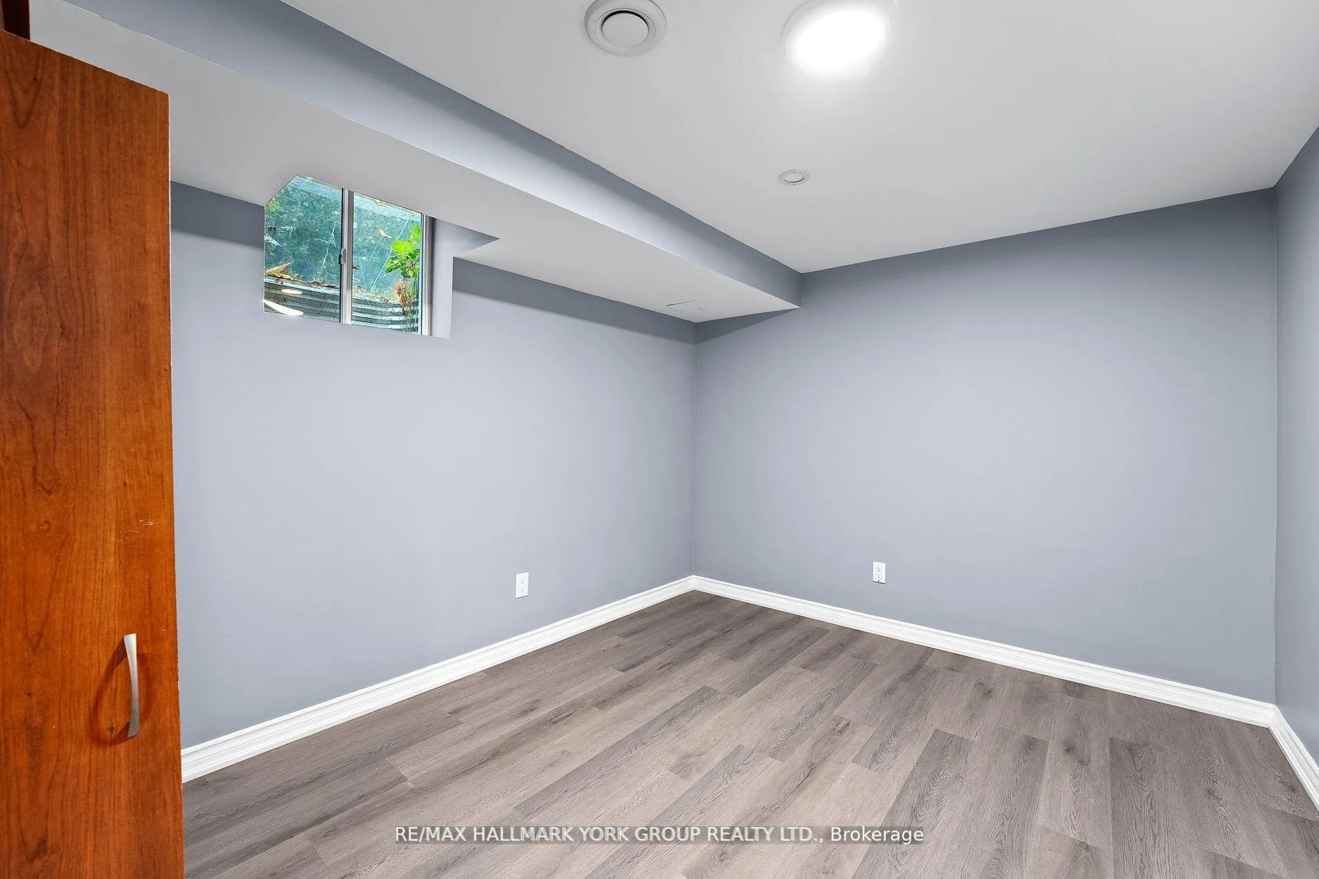 Photo 11 of Unit Lower, 25A College Crescent, Barrie, Grove East — HOMEH