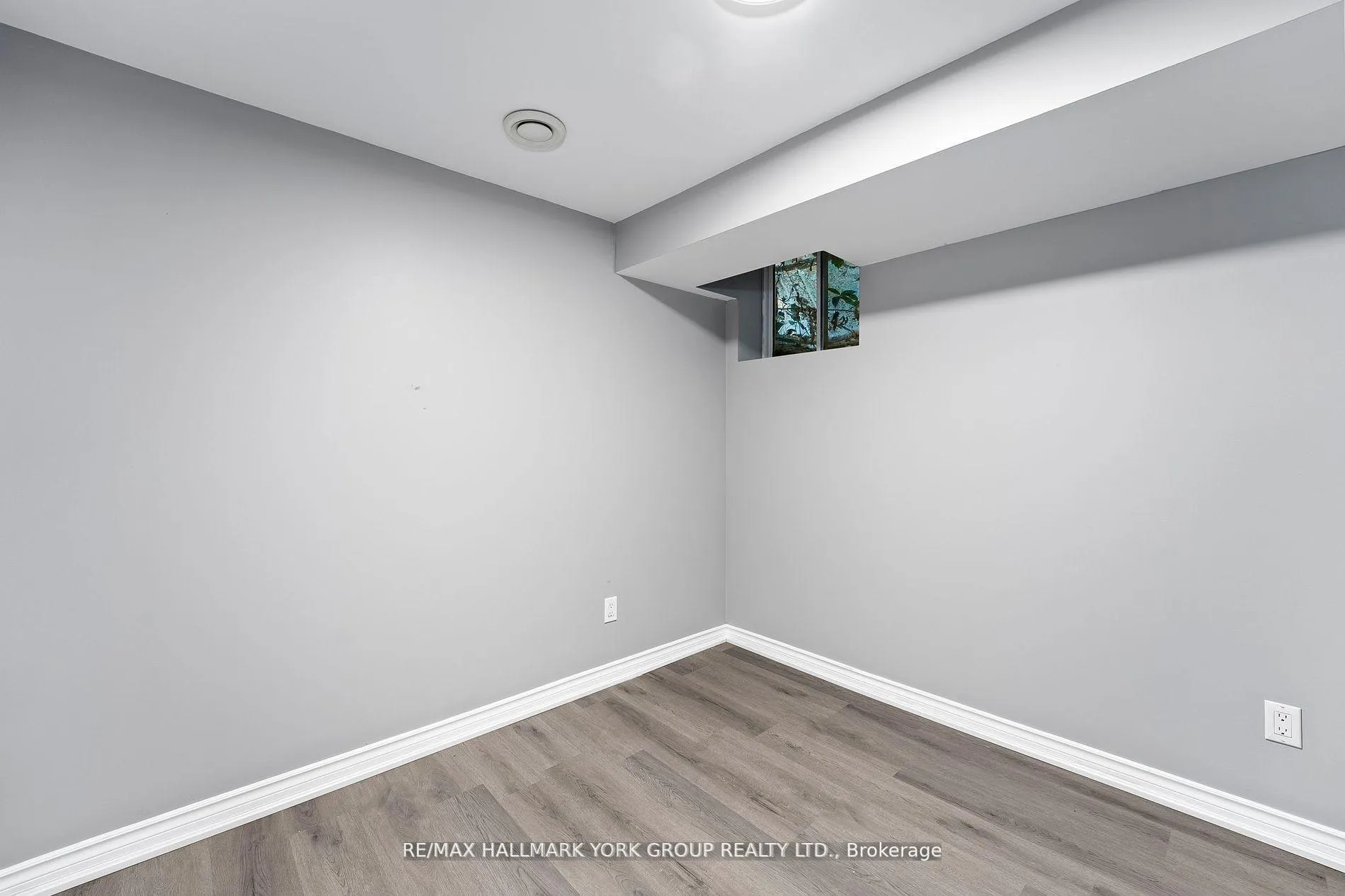 Photo 13 of Unit Lower, 25A College Crescent, Barrie, Grove East — HOMEH