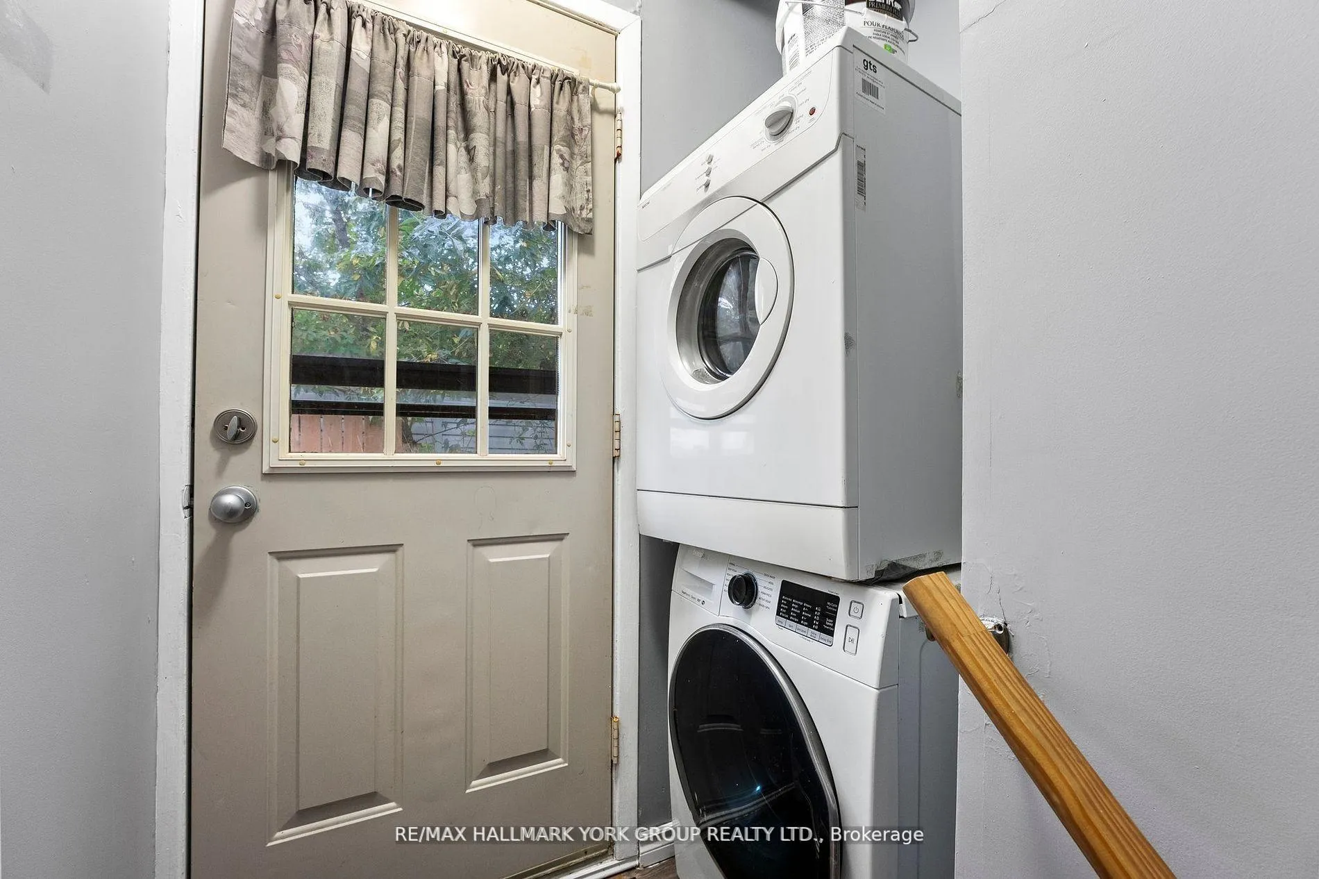 Photo 15 of Unit Lower, 25A College Crescent, Barrie, Grove East — HOMEH