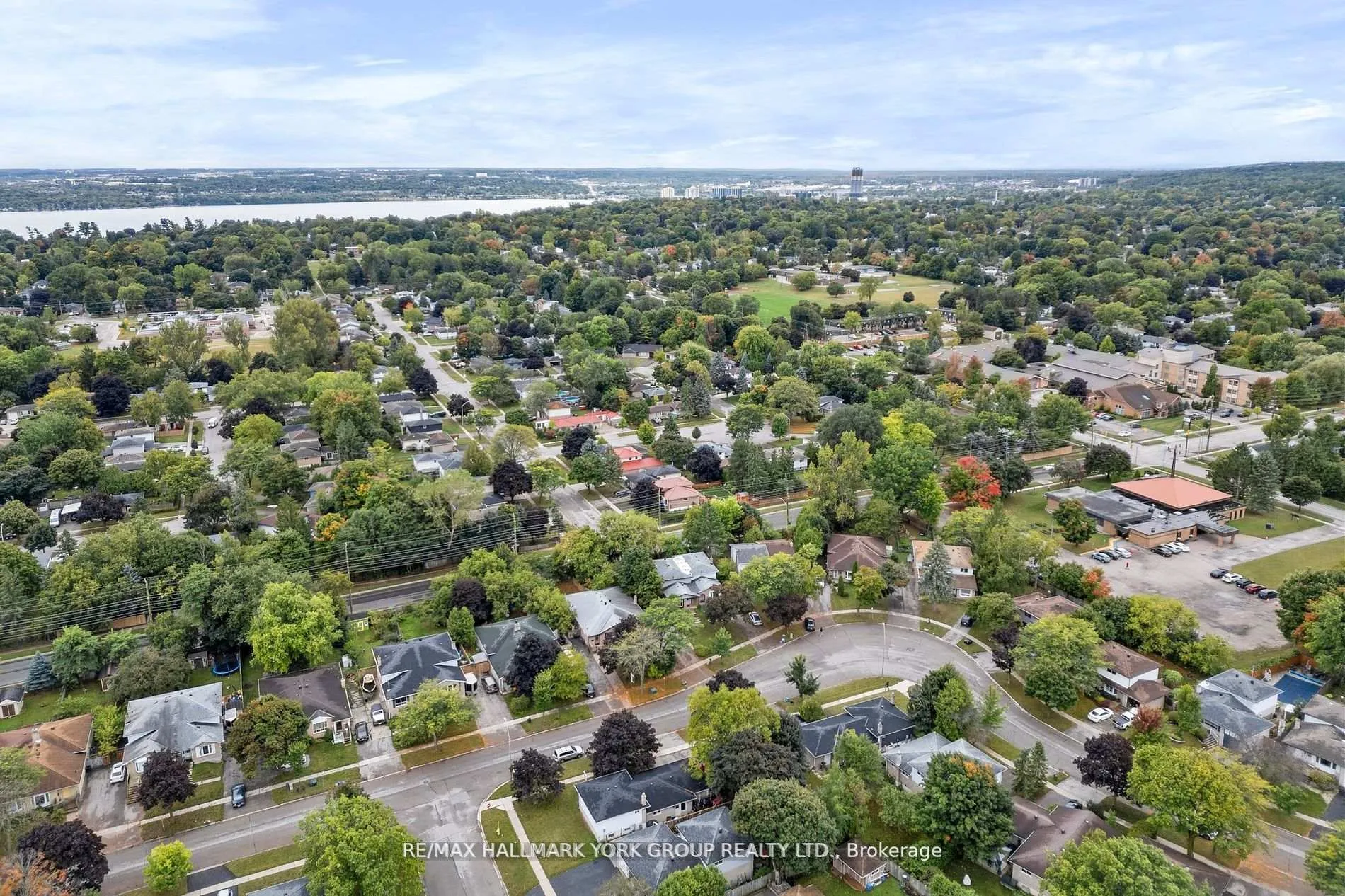 Photo 23 of Unit Lower, 25A College Crescent, Barrie, Grove East — HOMEH