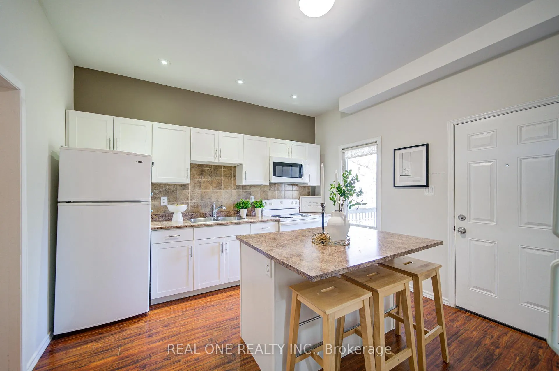 Photo 10 of 102 Royal Avenue, Hamilton, Ainslie Wood — HOMEH