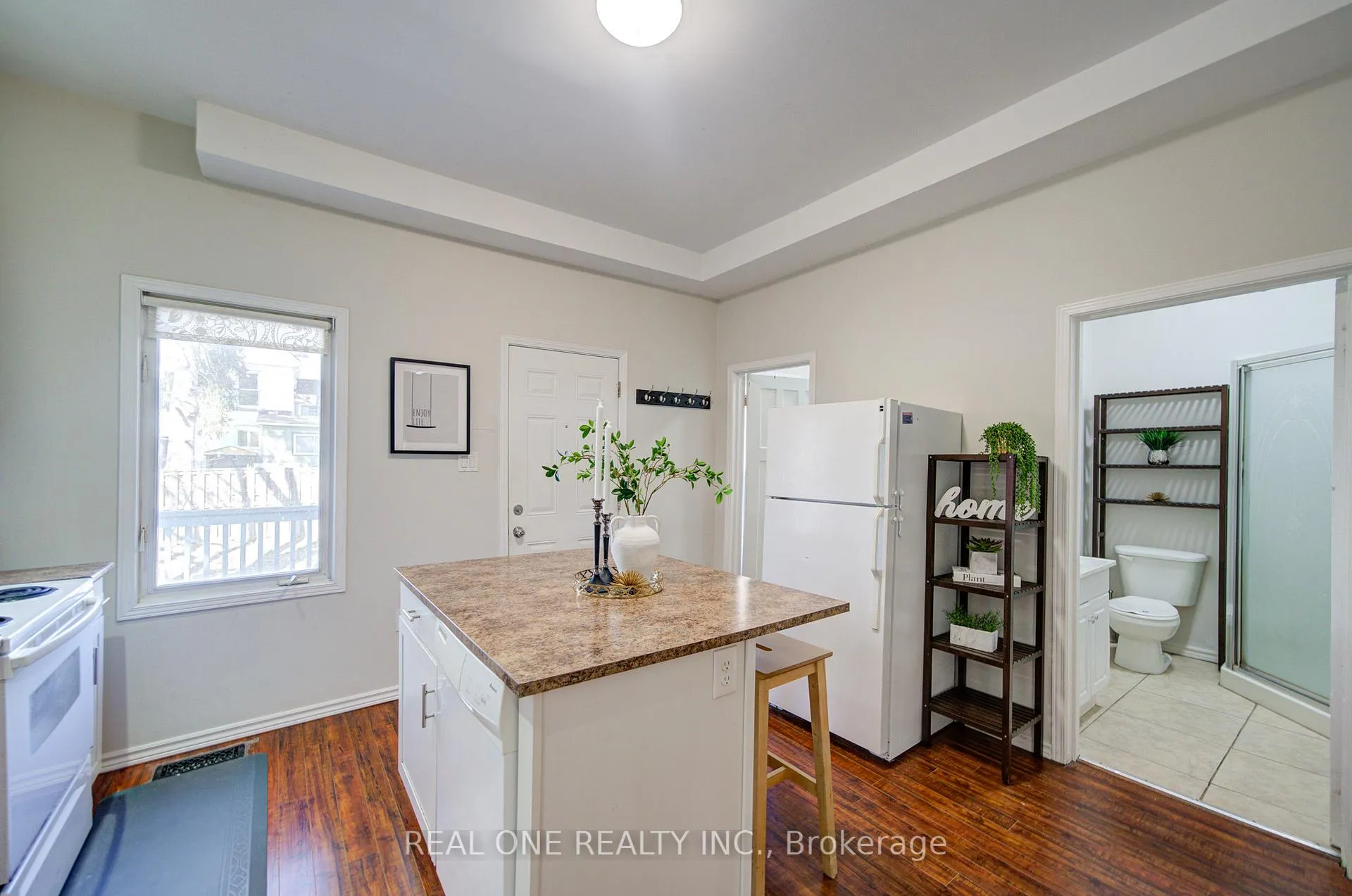 Photo 11 of 102 Royal Avenue, Hamilton, Ainslie Wood — HOMEH