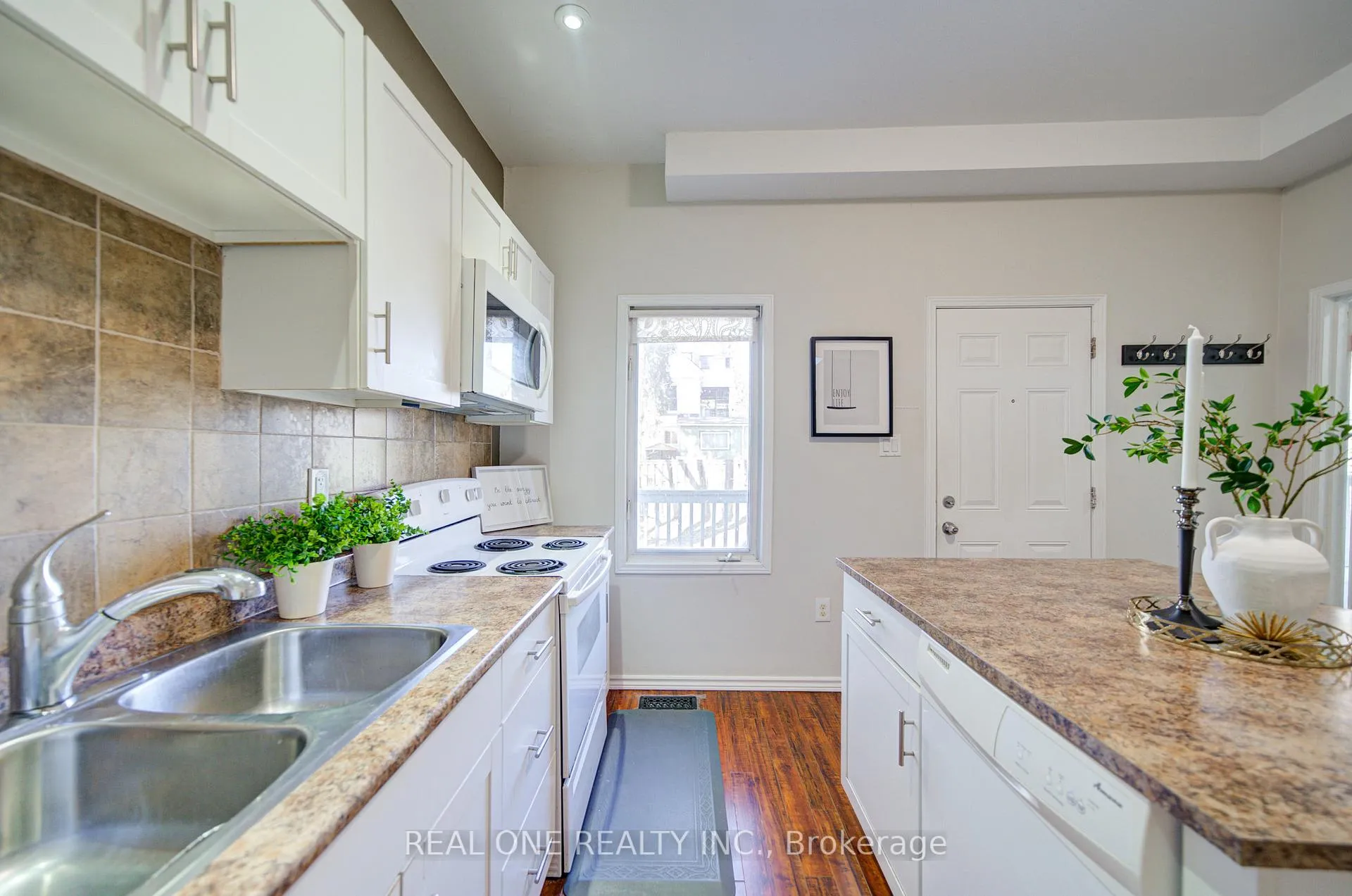 Photo 12 of 102 Royal Avenue, Hamilton, Ainslie Wood — HOMEH