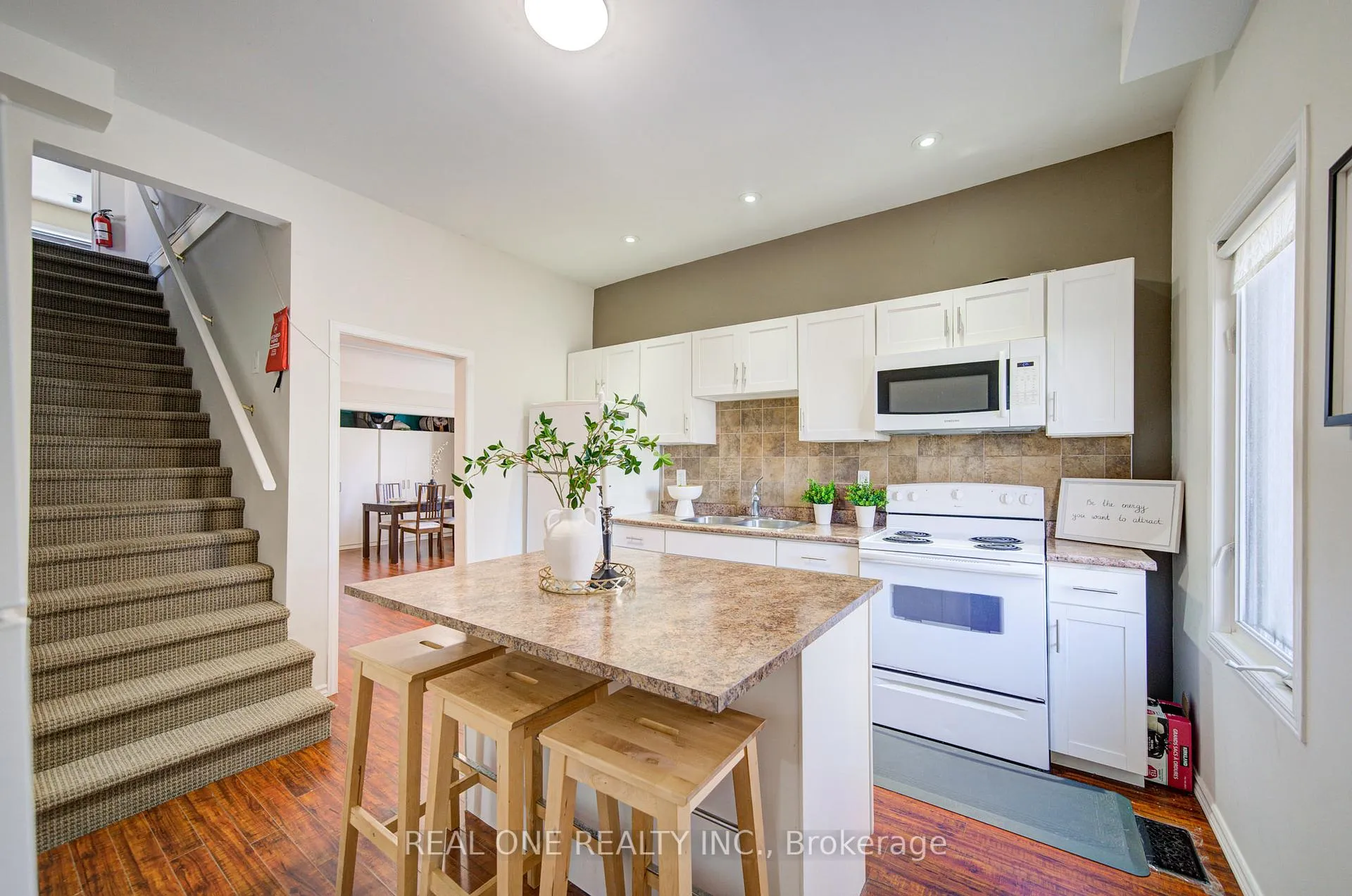 Photo 13 of 102 Royal Avenue, Hamilton, Ainslie Wood — HOMEH