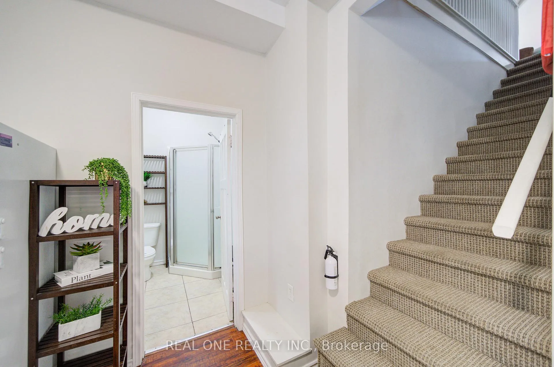 Photo 25 of 102 Royal Avenue, Hamilton, Ainslie Wood — HOMEH