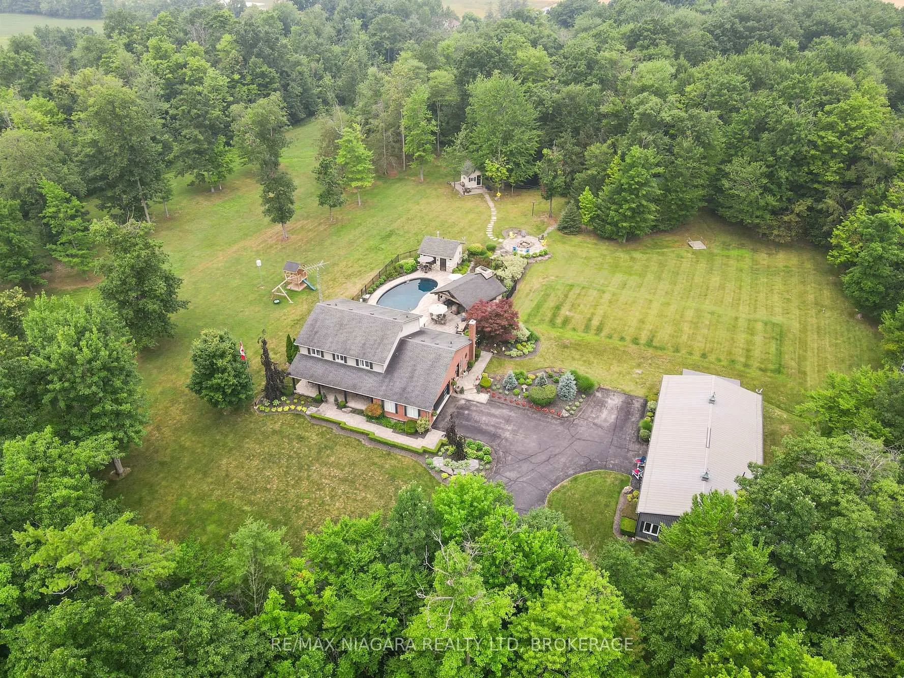 Photo 1 of 2738 Moyer Street, Pelham, North Pelham — HOMEH