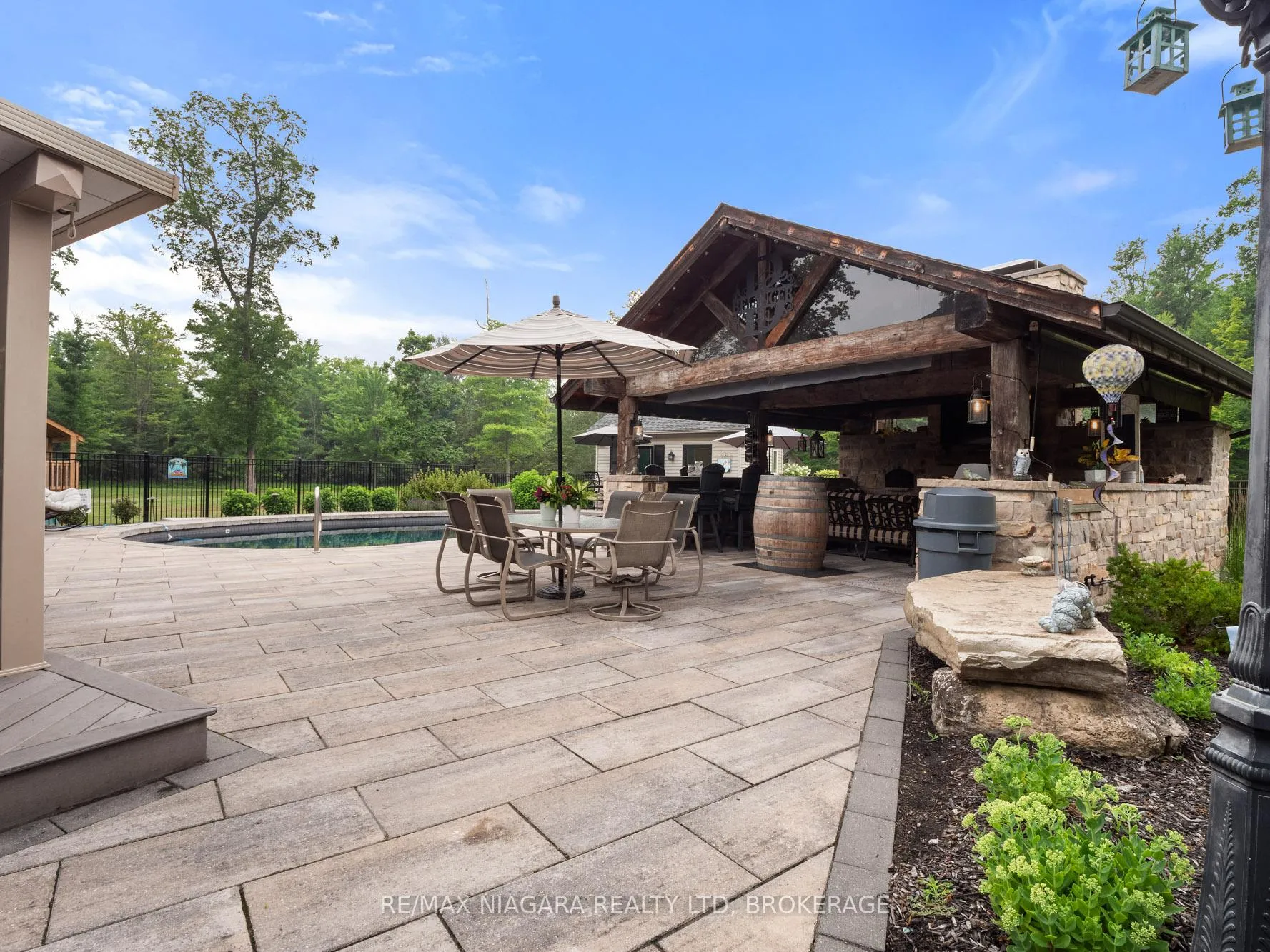 Photo 6 of 2738 Moyer Street, Pelham, North Pelham — HOMEH