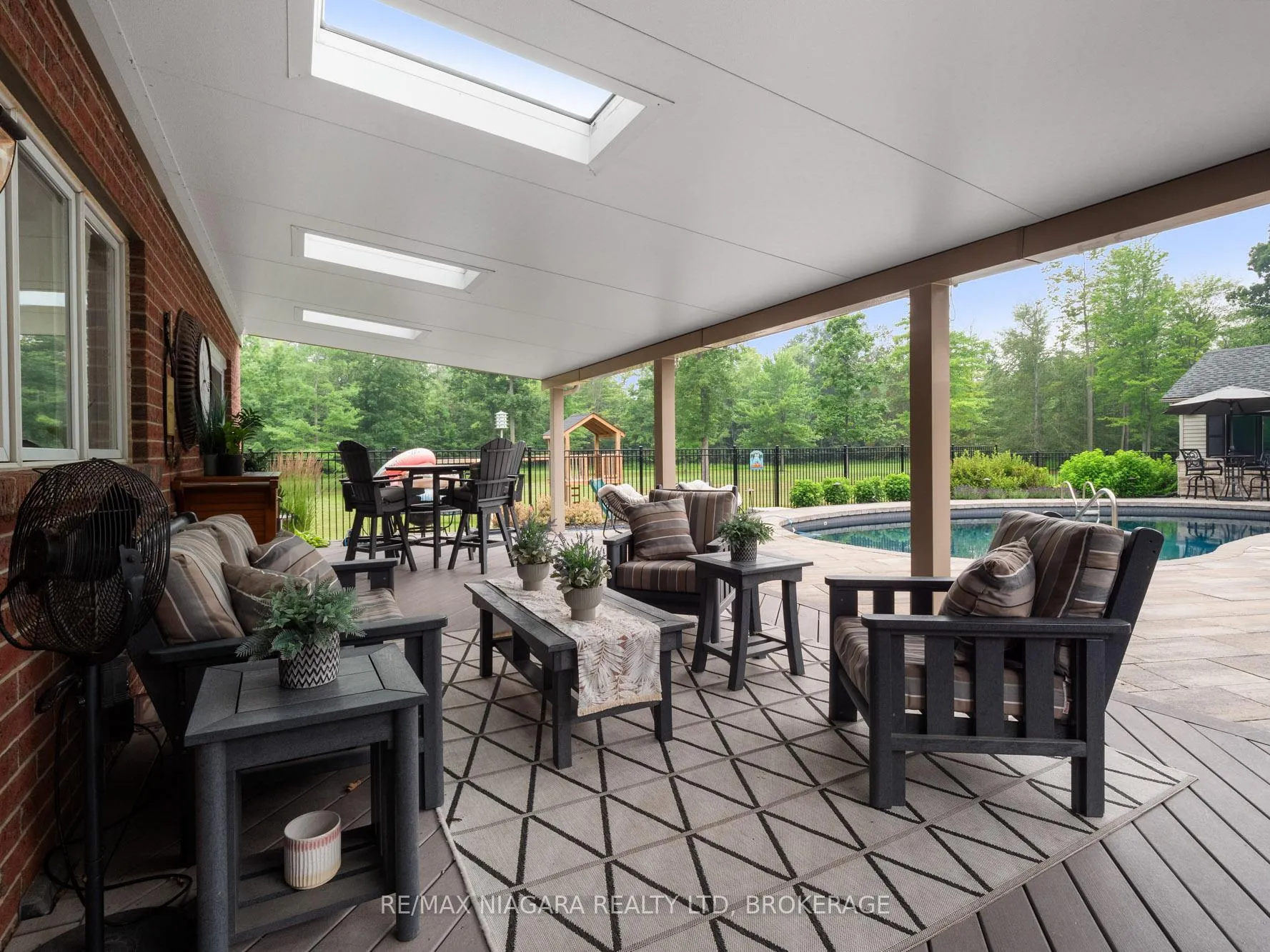Photo 9 of 2738 Moyer Street, Pelham, North Pelham — HOMEH