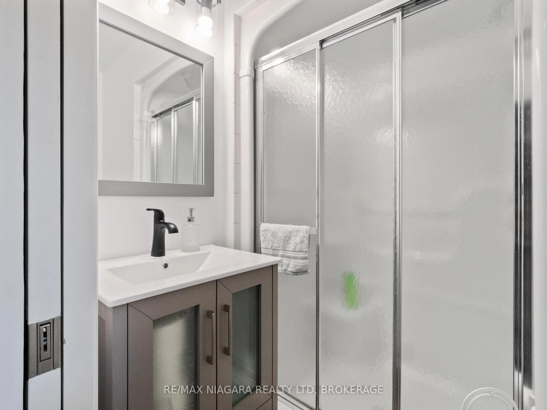 Photo 21 of 2738 Moyer Street, Pelham, North Pelham — HOMEH