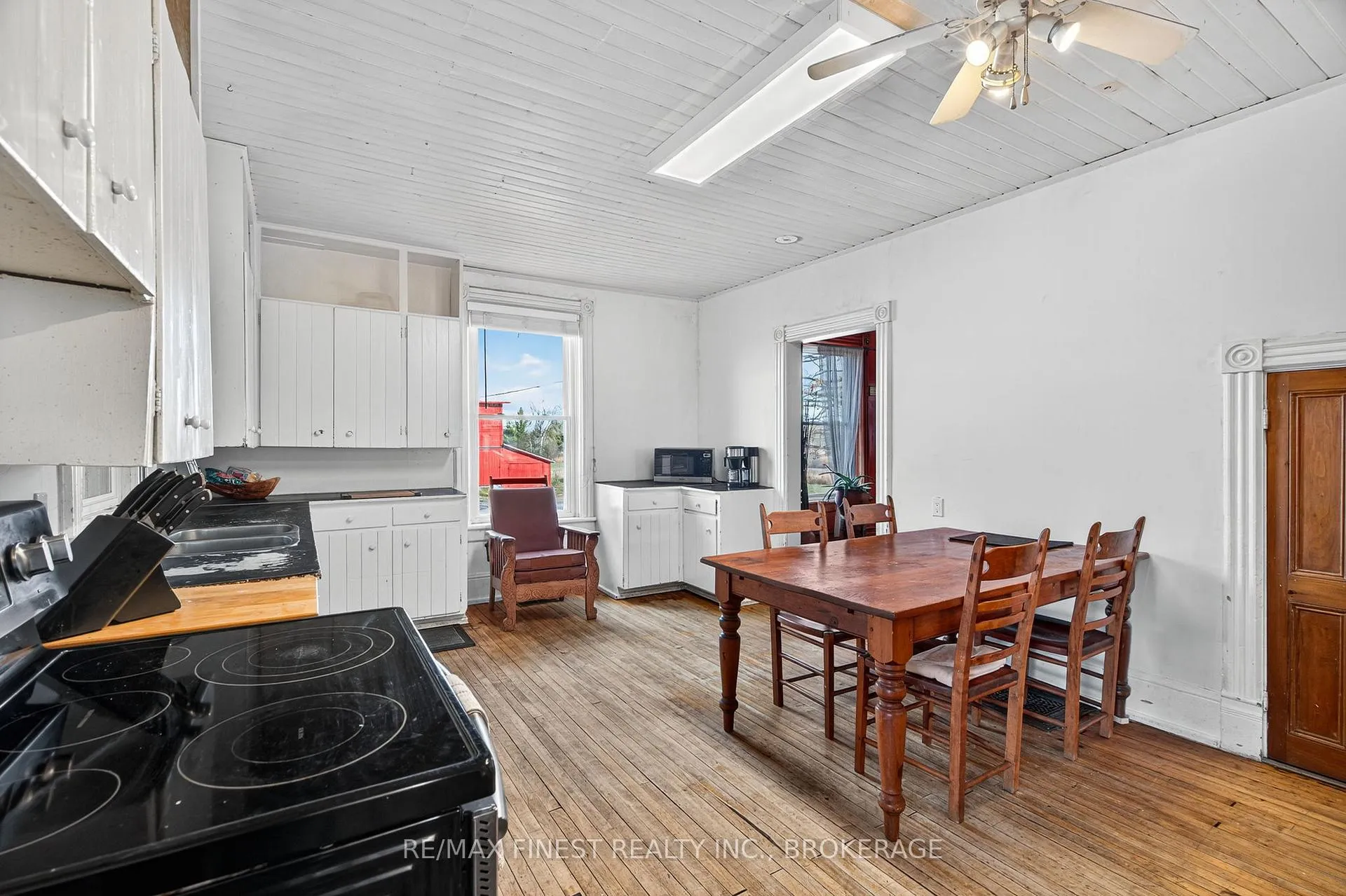 Photo 16 of 525 Scotland Road, Loyalist, Lennox and Addington - South — HOMEH
