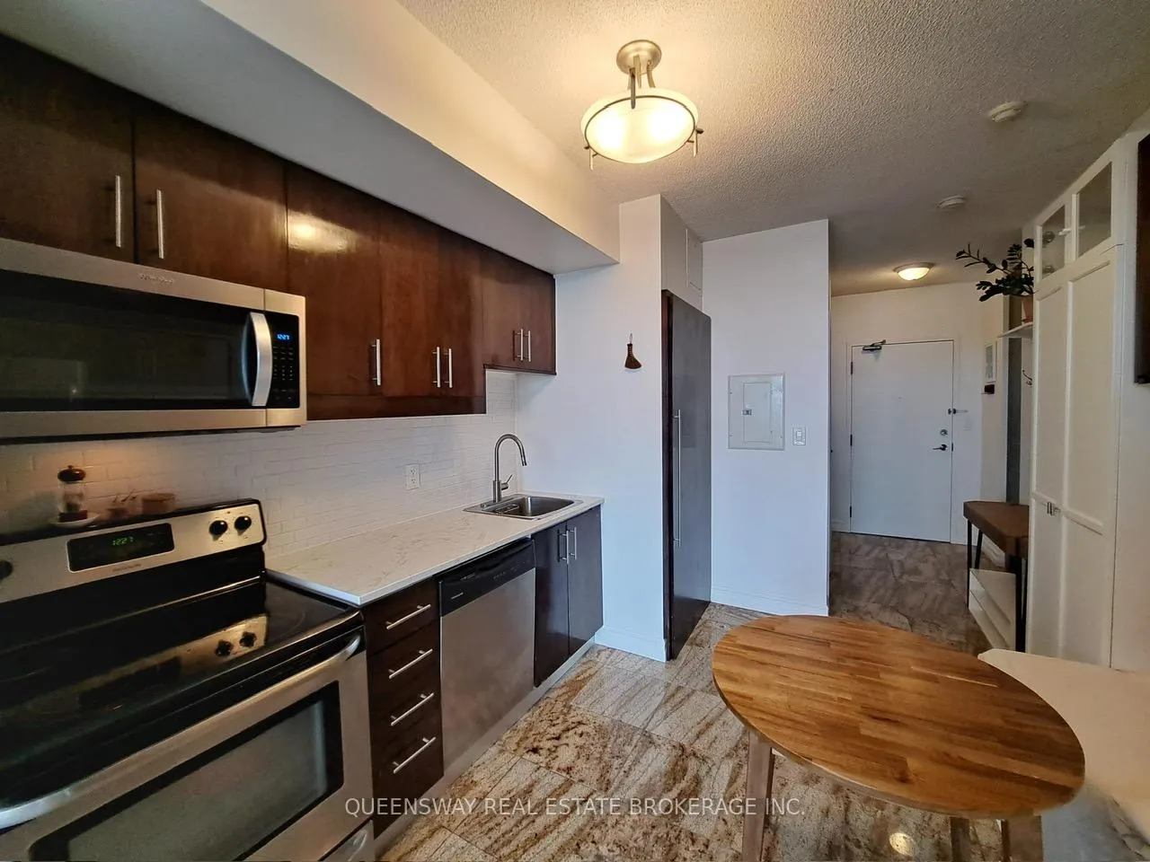Front of Unit 915, 2464 Weston Road