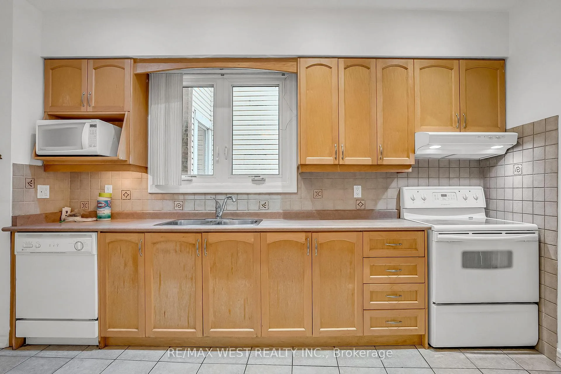 Photo 16 of 472 Symington Avenue, Toronto, Weston-Pellam Park — HOMEH