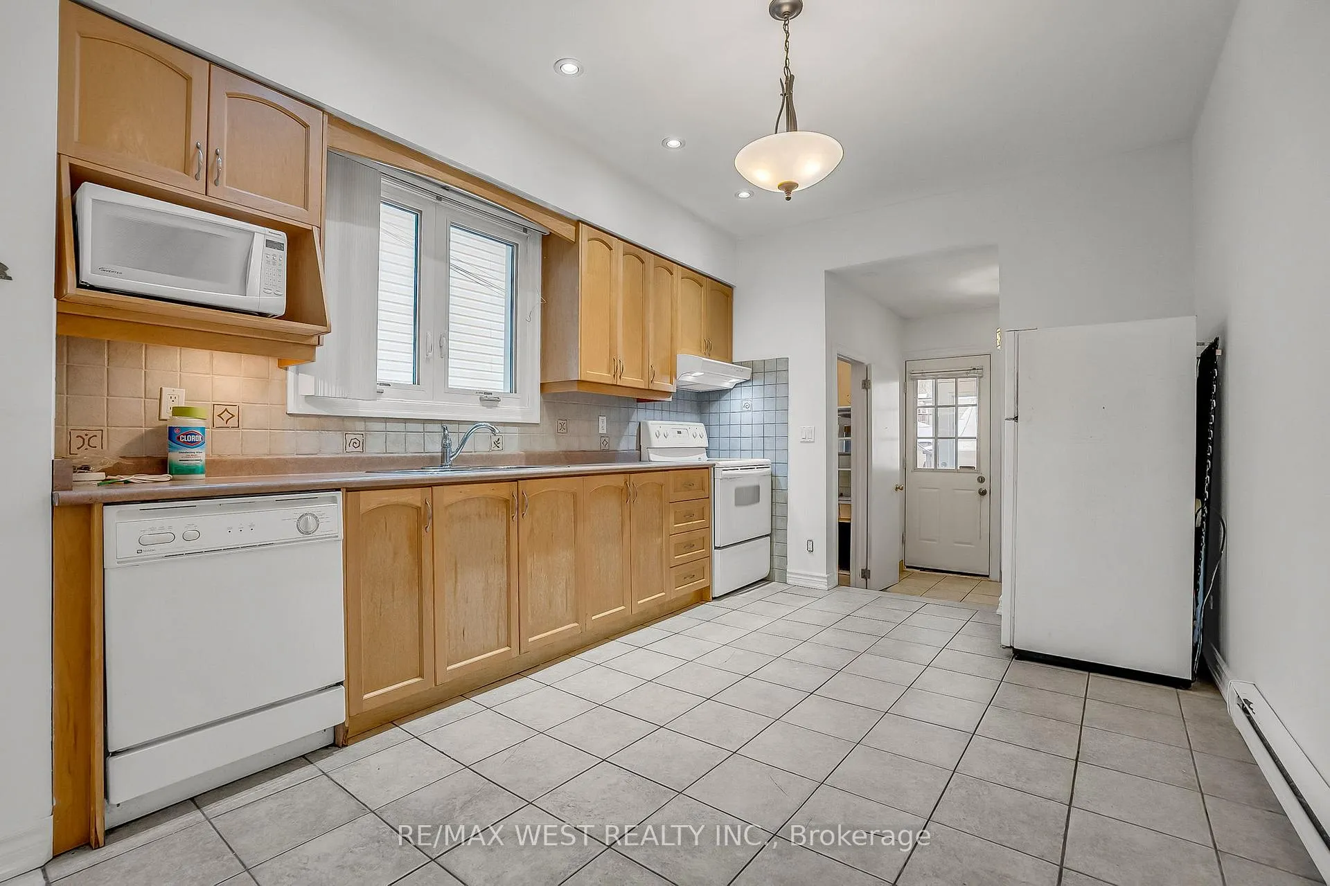 Photo 18 of 472 Symington Avenue, Toronto, Weston-Pellam Park — HOMEH
