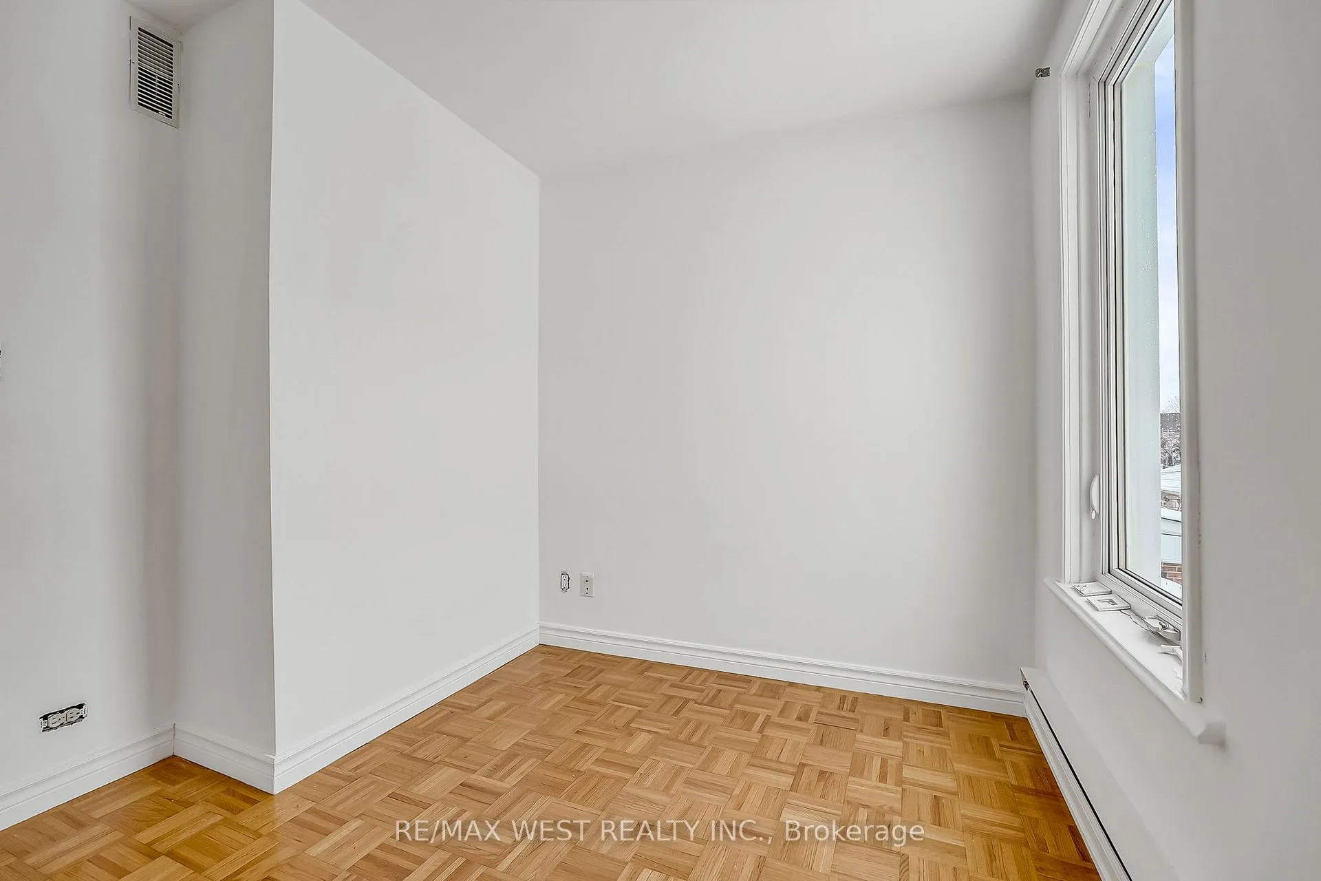 Photo 35 of 472 Symington Avenue, Toronto, Weston-Pellam Park — HOMEH