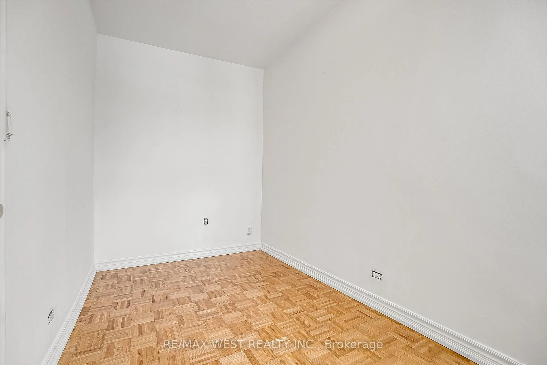 Photo 38 of 472 Symington Avenue, Toronto, Weston-Pellam Park — HOMEH
