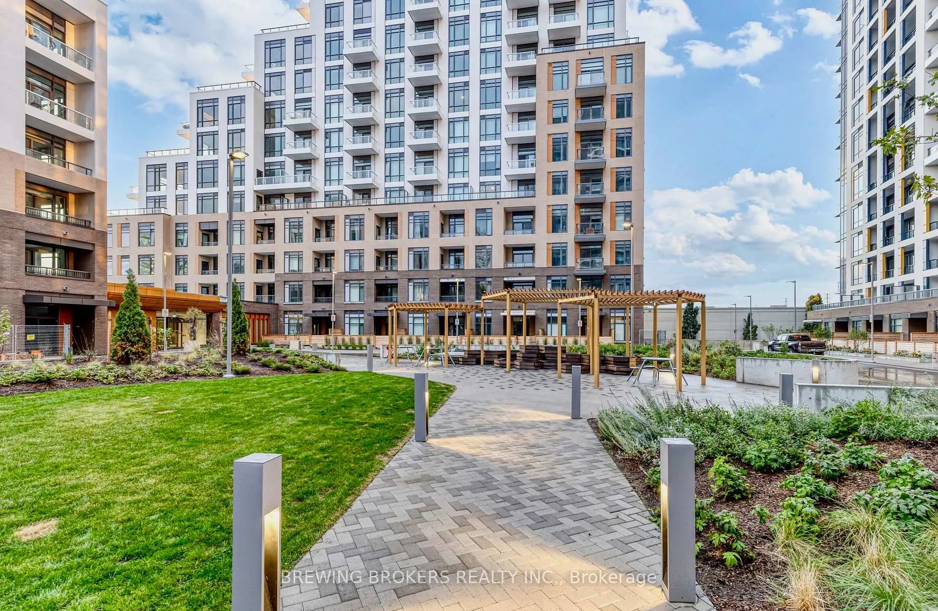 Photo 3 of Unit C204, 8 Beverley Glen Boulevard, Vaughan, Beverley Glen — HOMEH