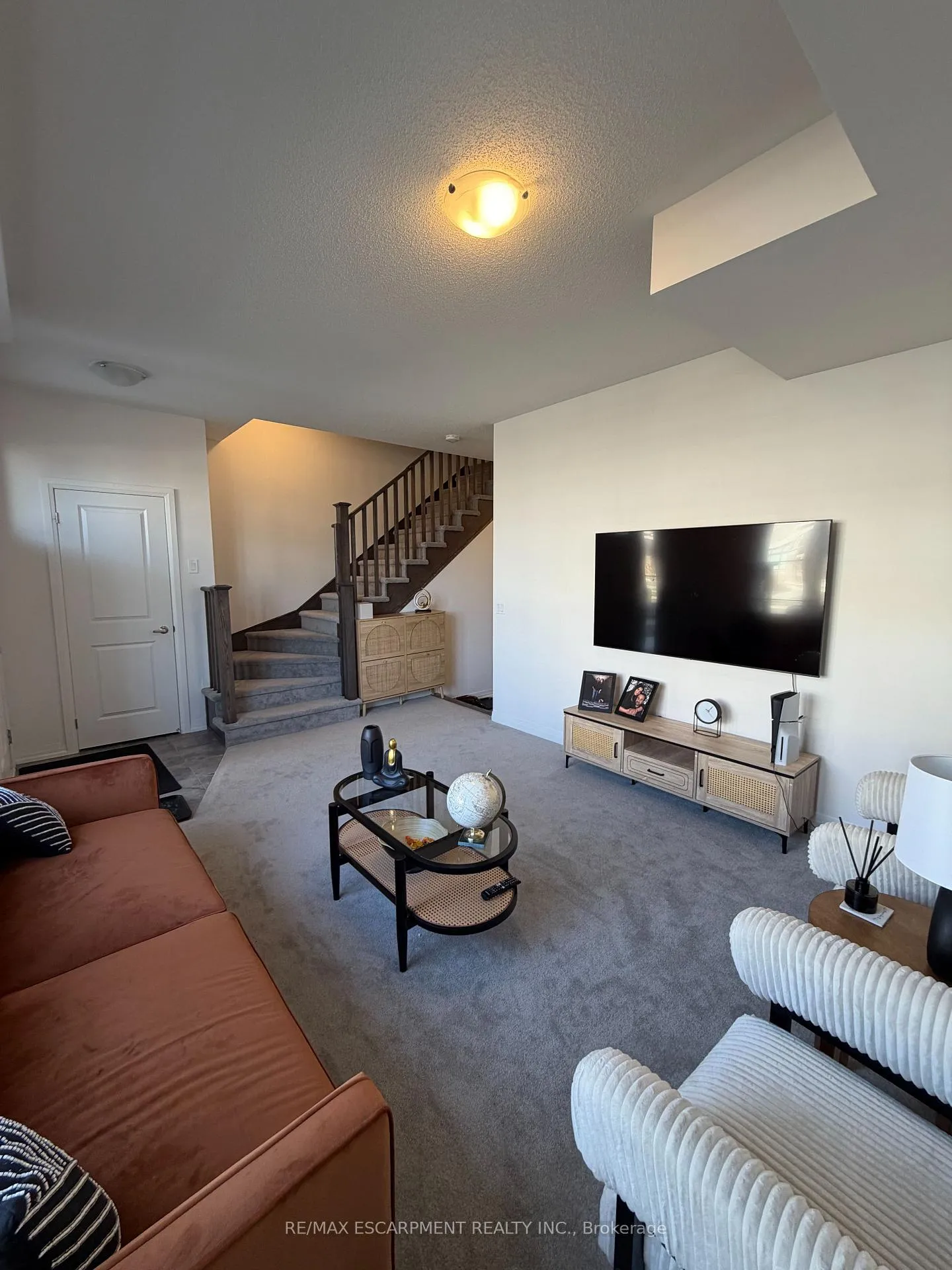 Photo 3 of 460 Provident Way, Hamilton, Mount Hope — HOMEH