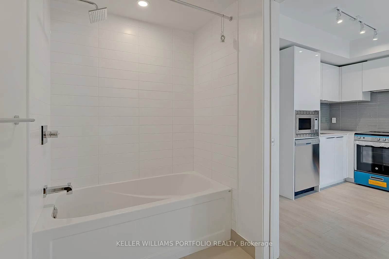 Photo 3 of Unit 3009, 501 Yonge Street, Toronto, Church-Yonge Corridor — HOMEH