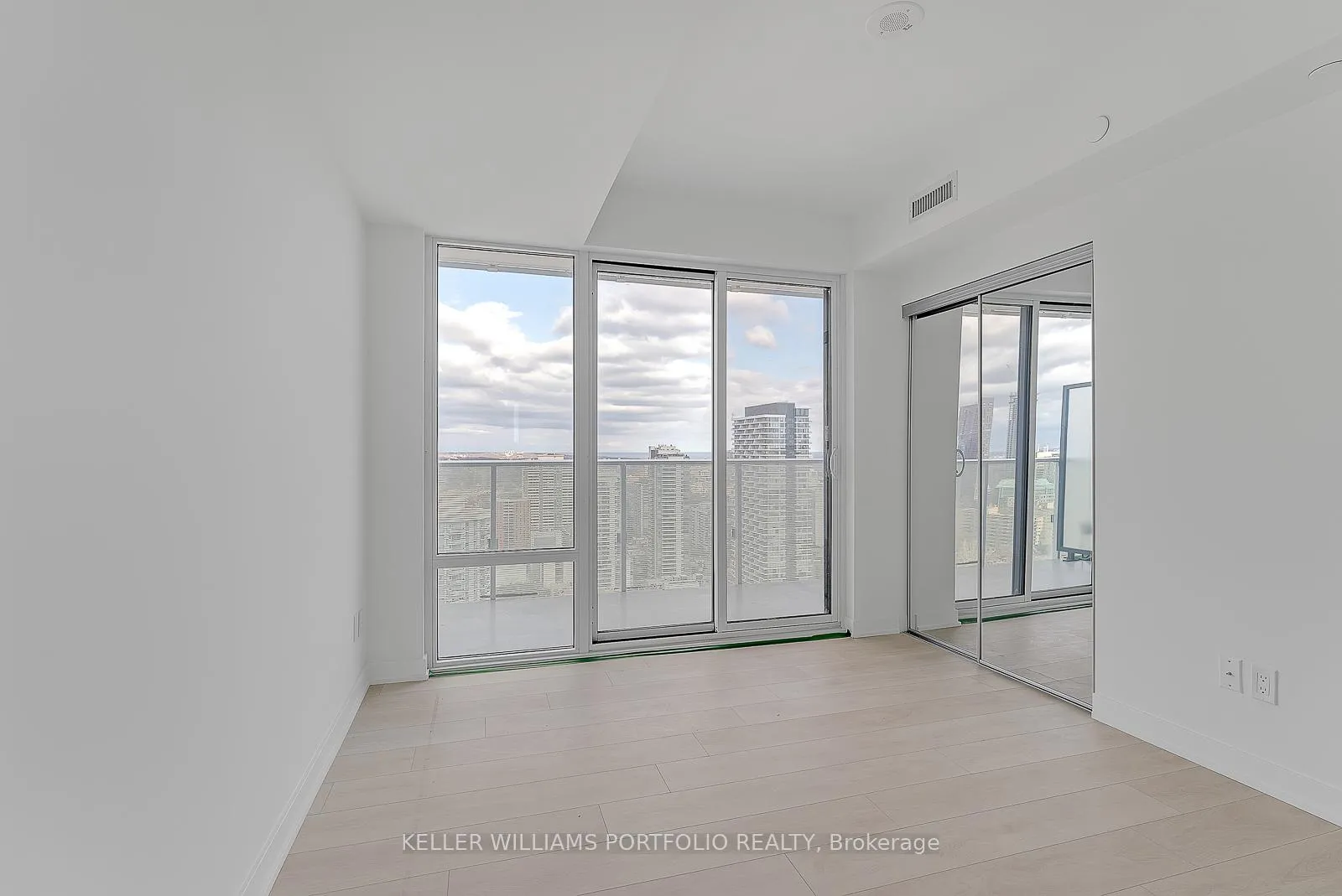 Photo 15 of Unit 3009, 501 Yonge Street, Toronto, Church-Yonge Corridor — HOMEH