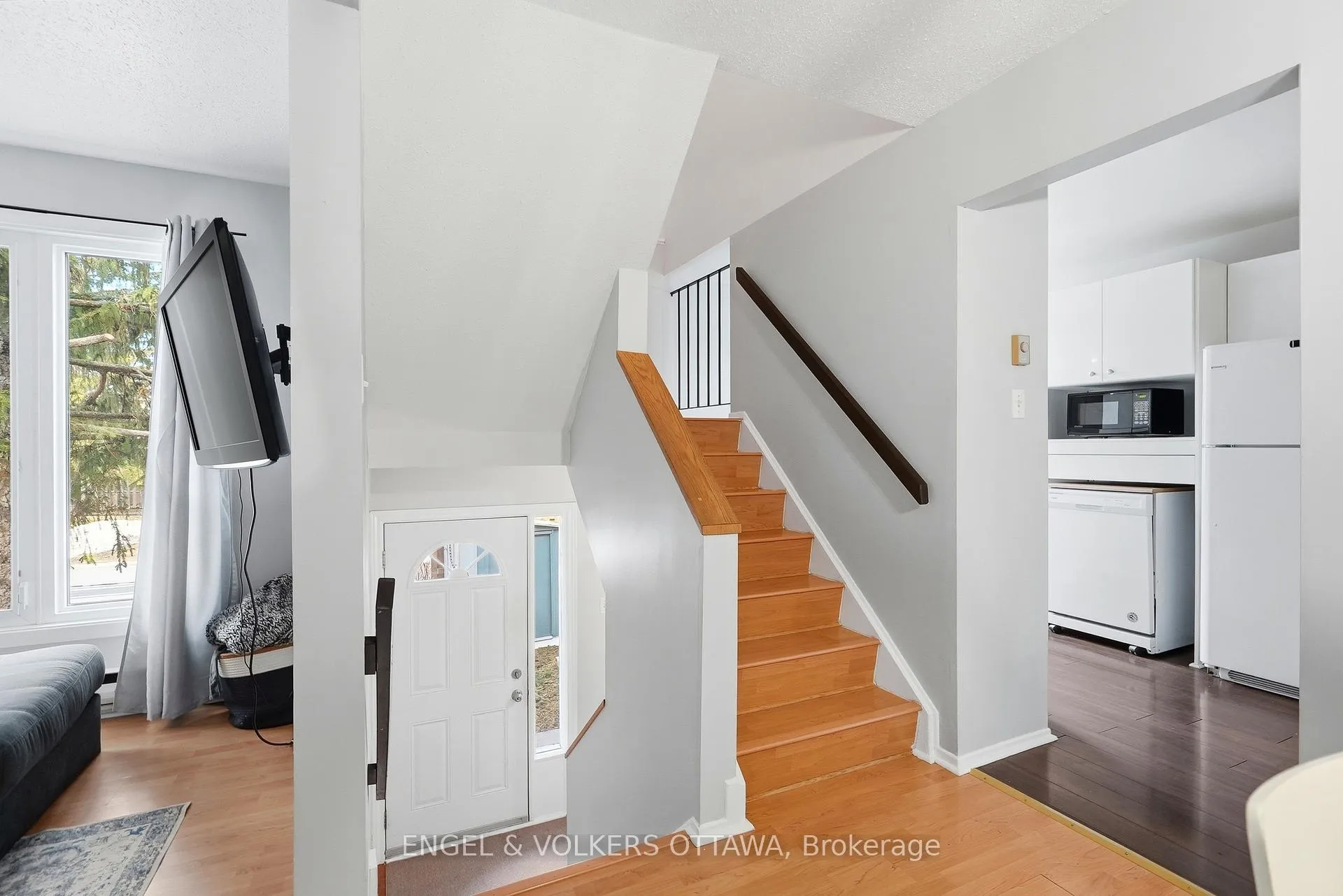 Photo 4 of 122 Salter Crescent, Ottawa, Kanata - Beaverbrook — HOMEH