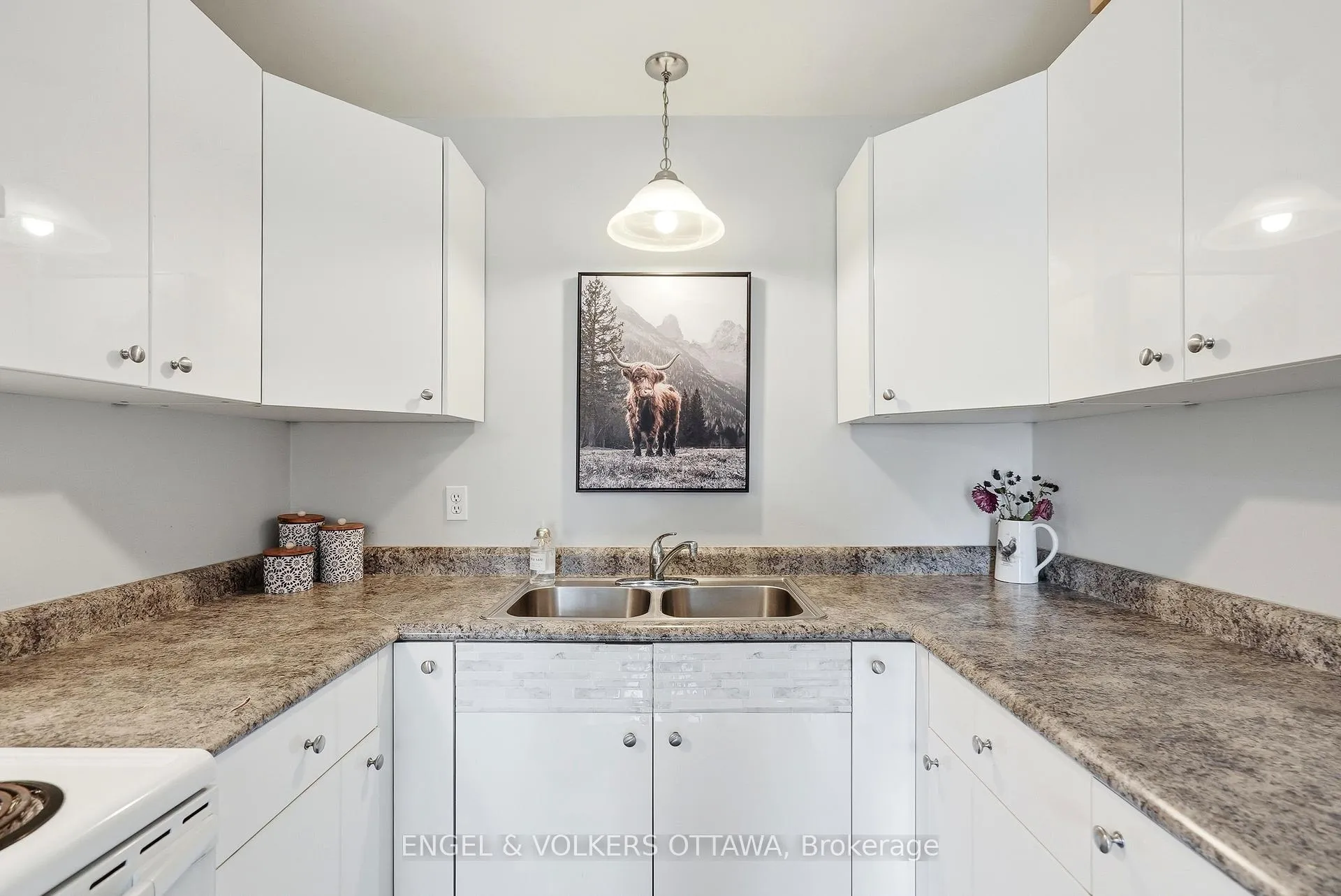 Photo 8 of 122 Salter Crescent, Ottawa, Kanata - Beaverbrook — HOMEH