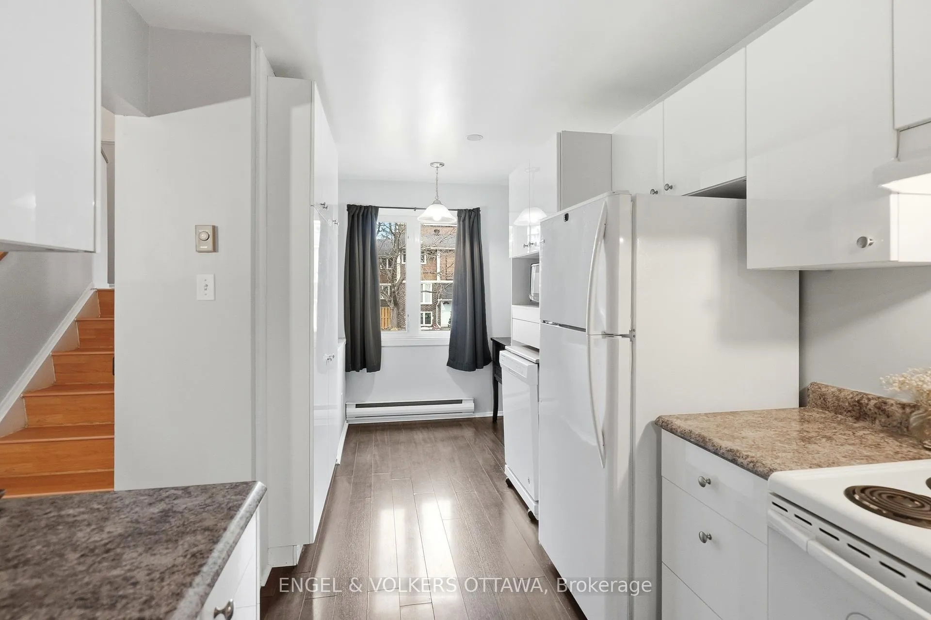 Photo 10 of 122 Salter Crescent, Ottawa, Kanata - Beaverbrook — HOMEH