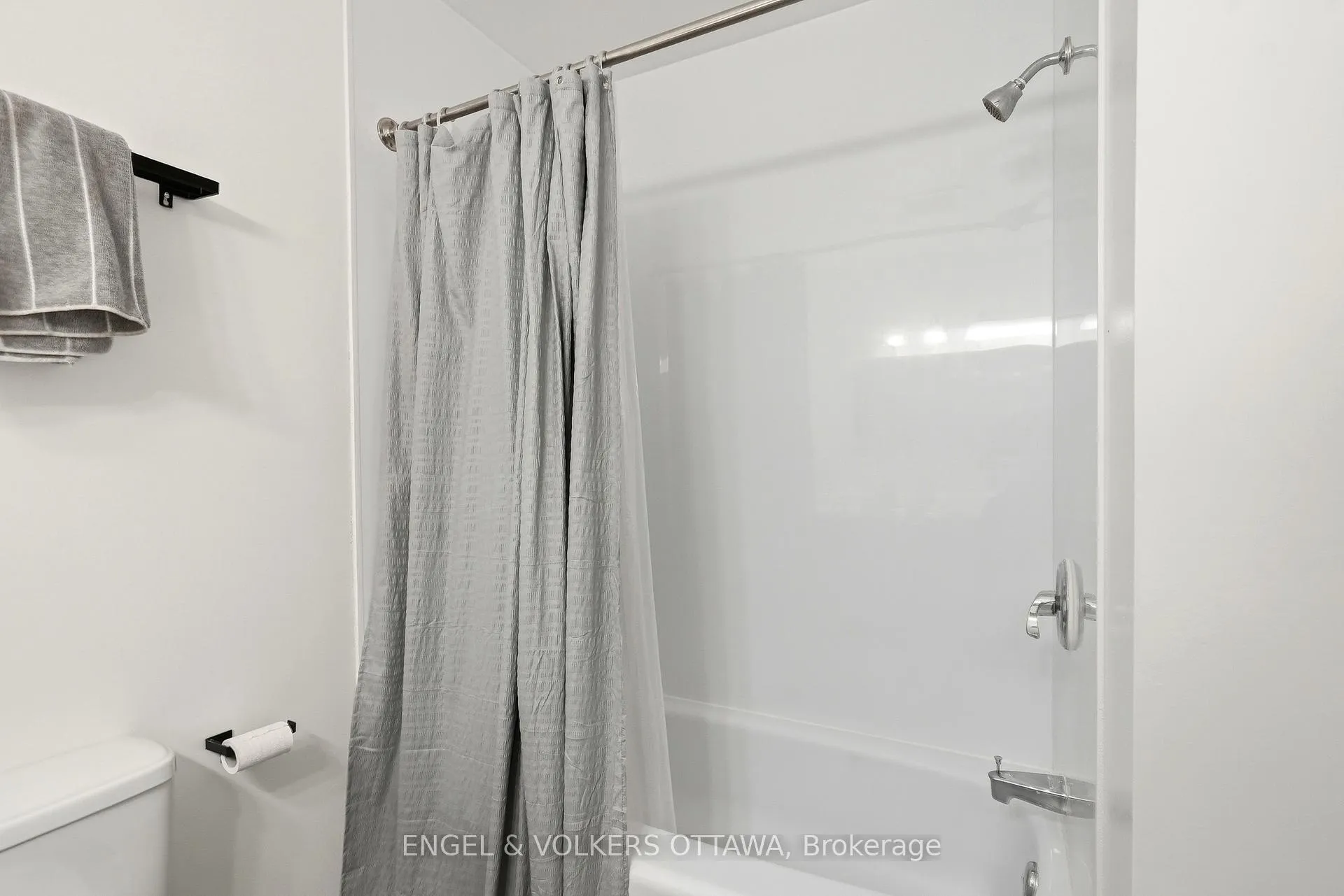 Photo 16 of 122 Salter Crescent, Ottawa, Kanata - Beaverbrook — HOMEH