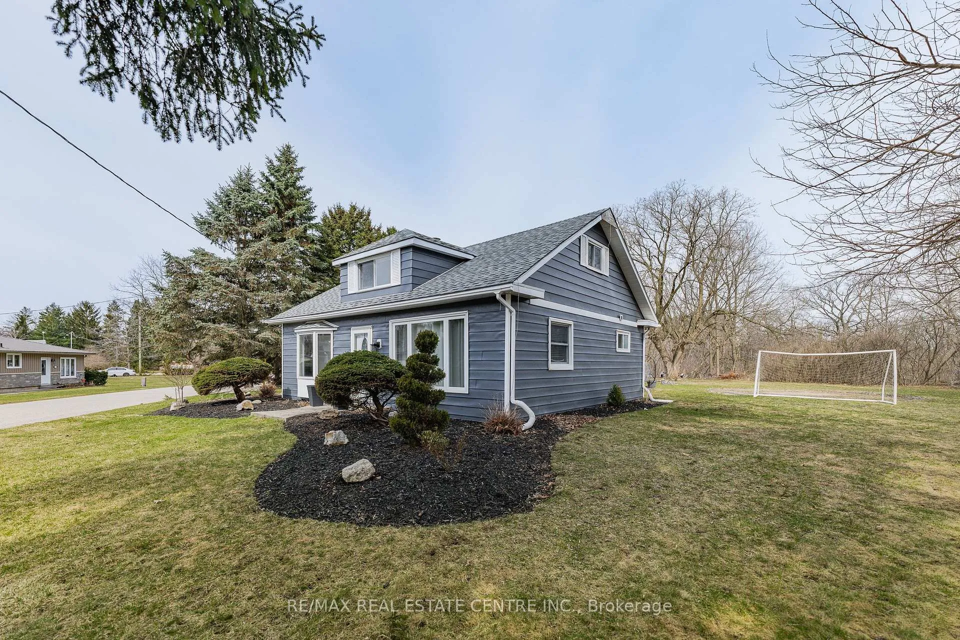 Photo 2 of 1 Hughson Street, North Dumfries — HOMEH