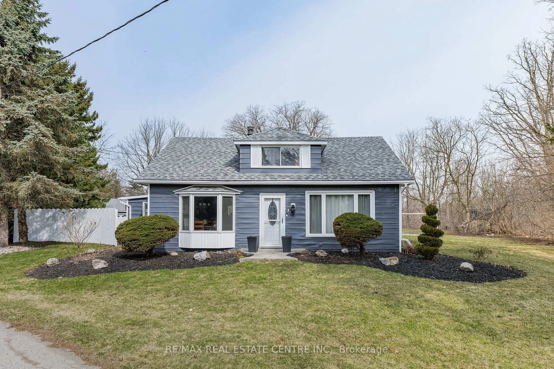 Photo 3 of 1 Hughson Street, North Dumfries — HOMEH