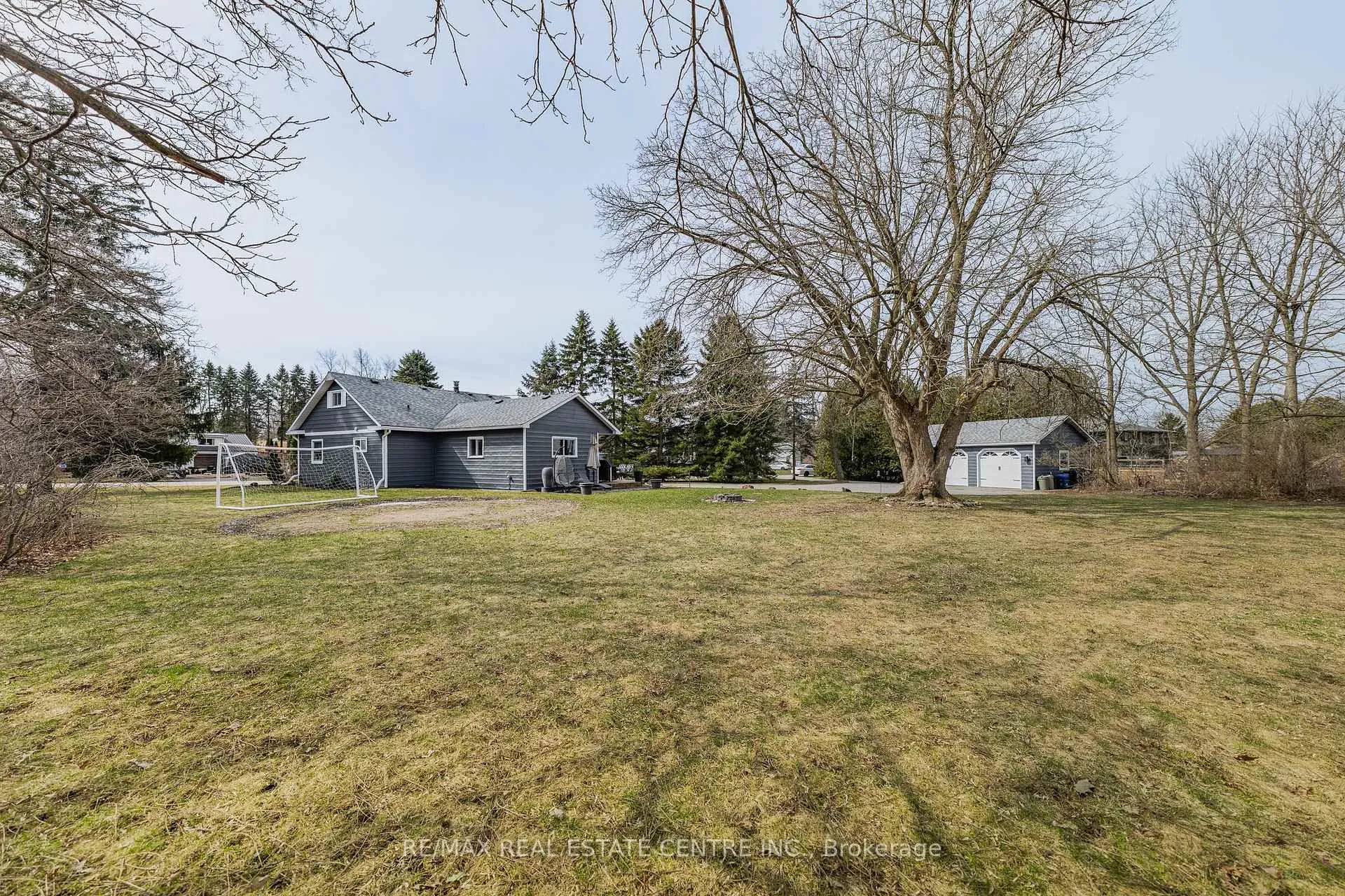 Photo 37 of 1 Hughson Street, North Dumfries — HOMEH