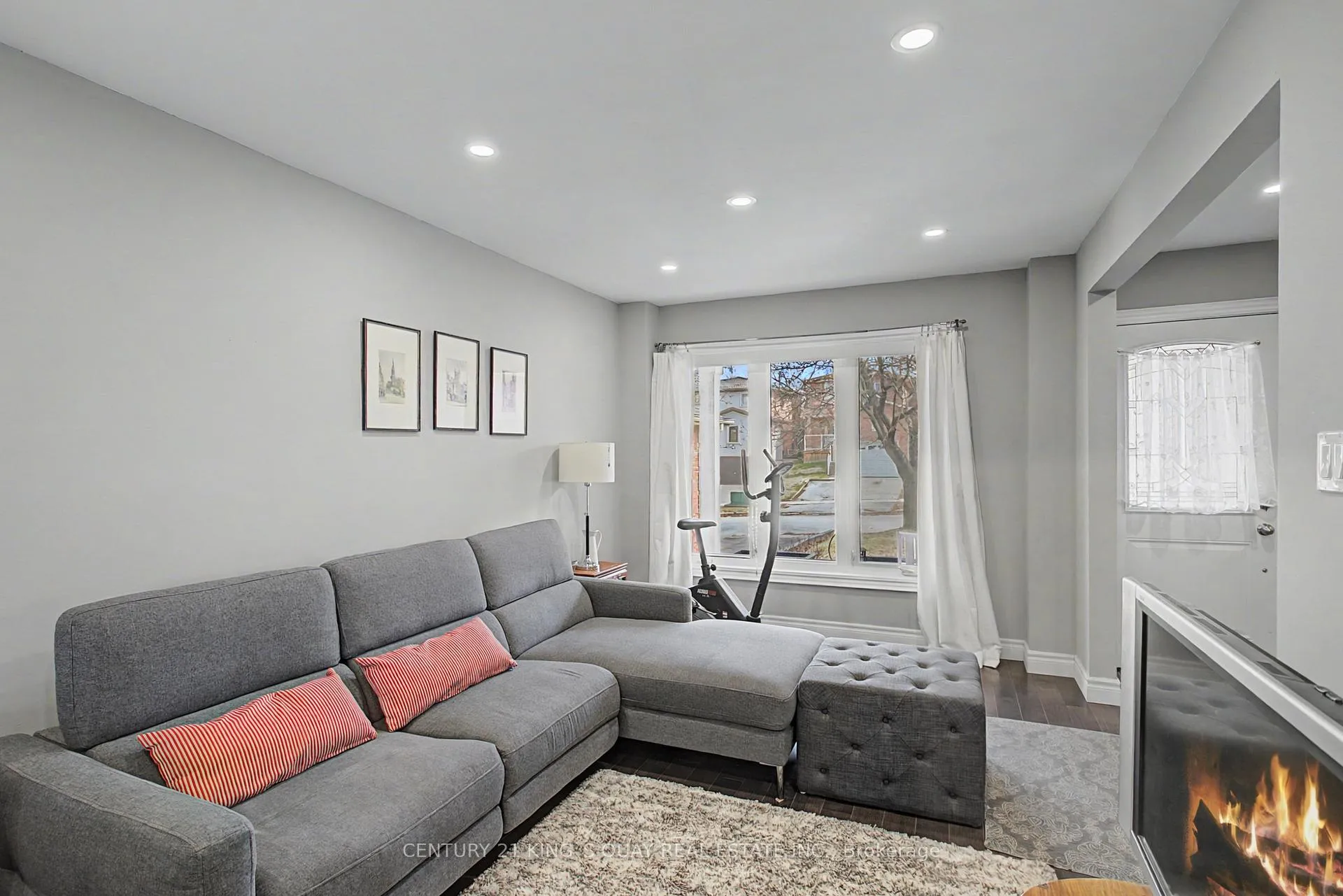 Photo 8 of 34 Palmer Drive, Ajax, Central — HOMEH