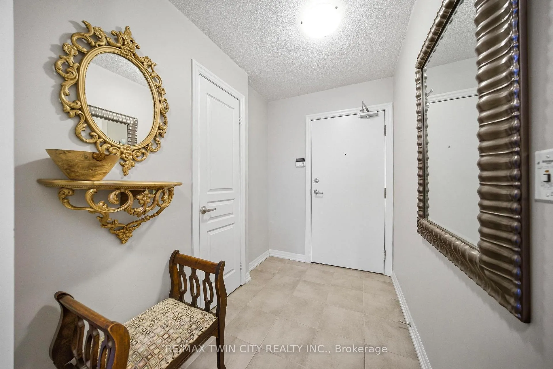 Photo 4 of Unit 1507, 1940 Ironstone Drive, Burlington, Uptown — HOMEH