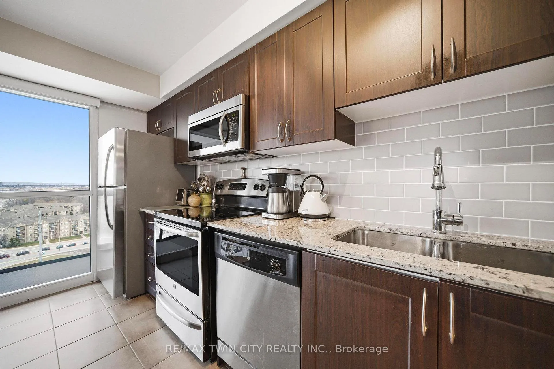Photo 8 of Unit 1507, 1940 Ironstone Drive, Burlington, Uptown — HOMEH