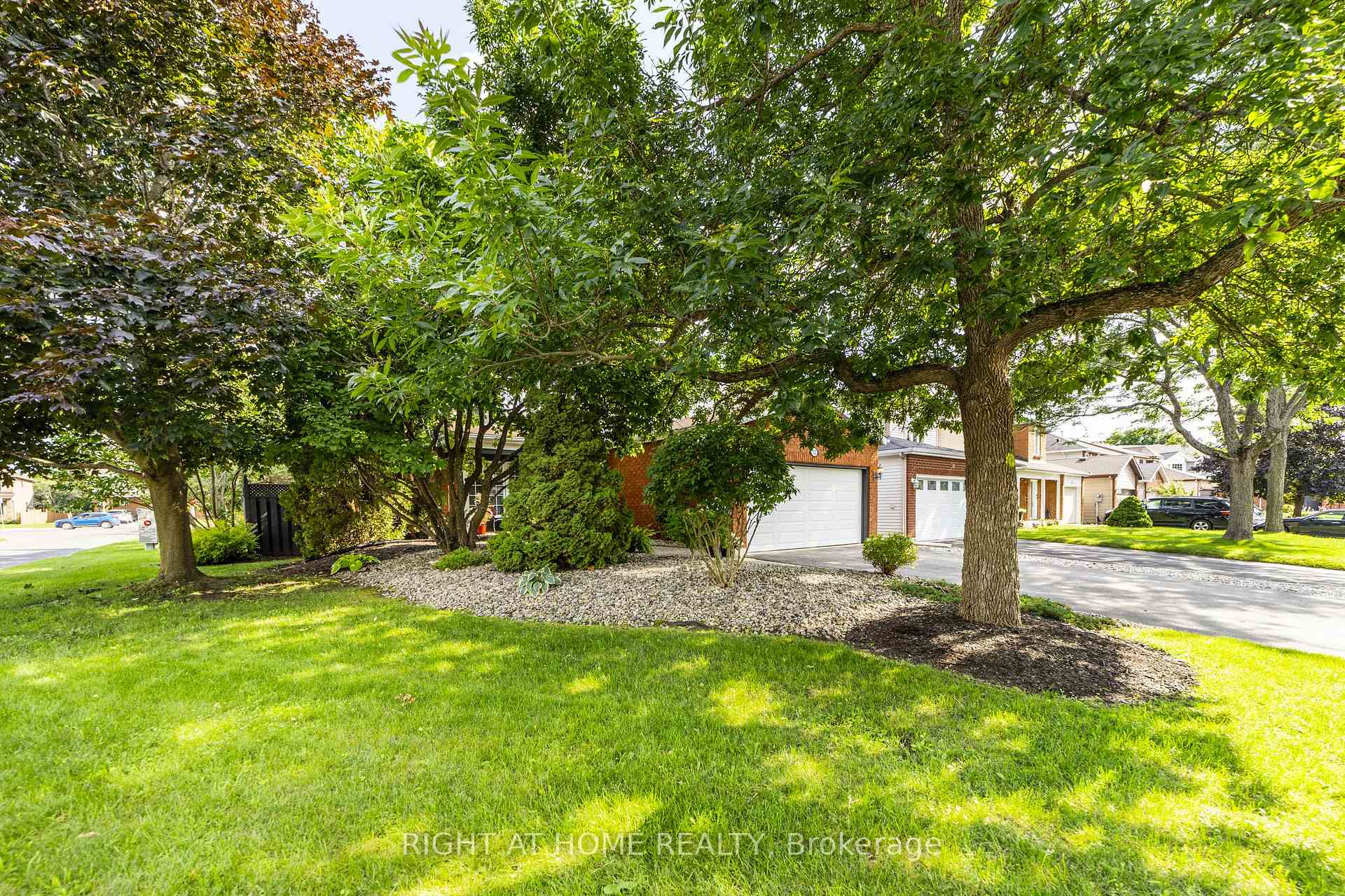 Photo 2 of 32 Ellisson Way, Ottawa, Hunt Club Park — HOMEH