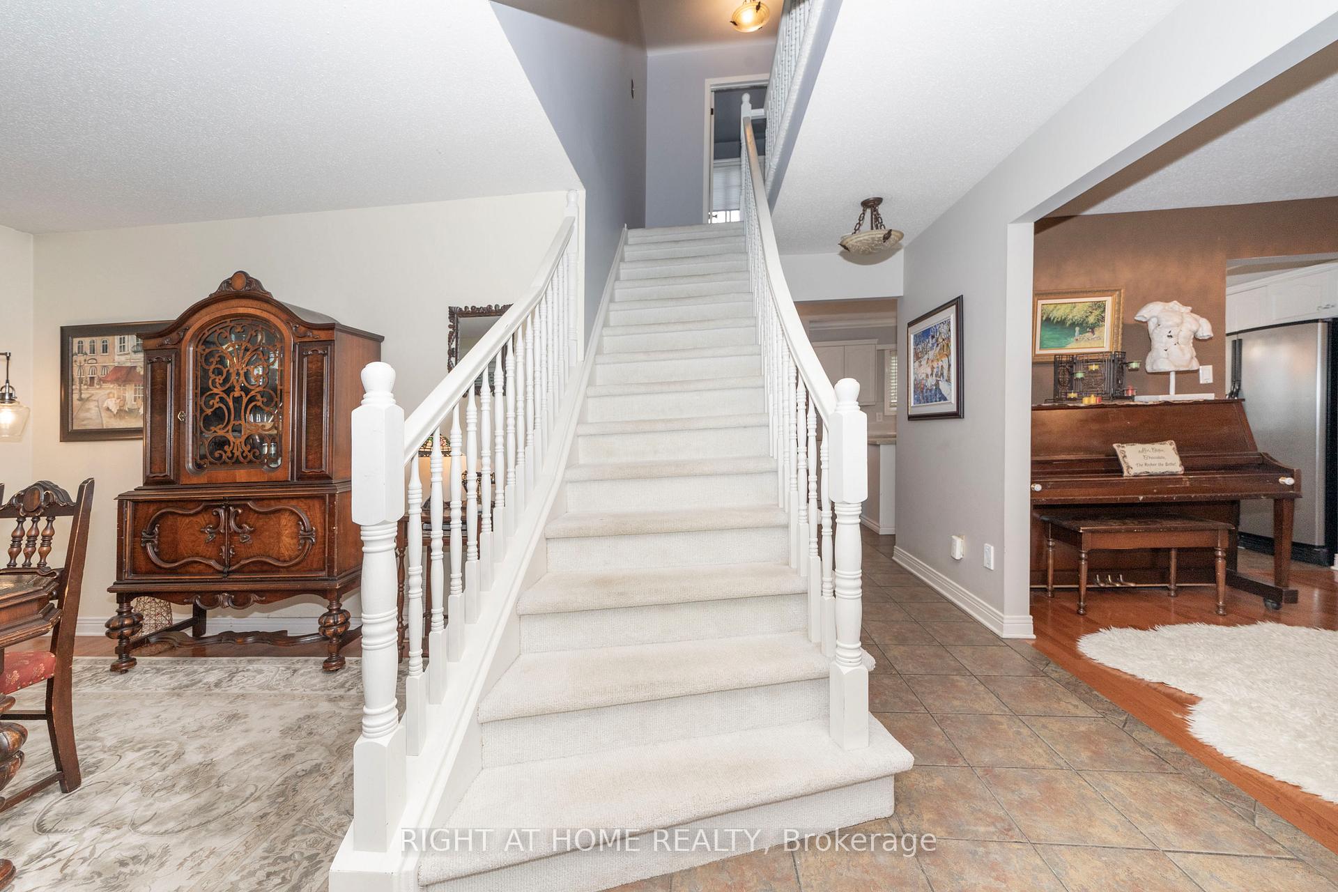 Photo 6 of 32 Ellisson Way, Ottawa, Hunt Club Park — HOMEH