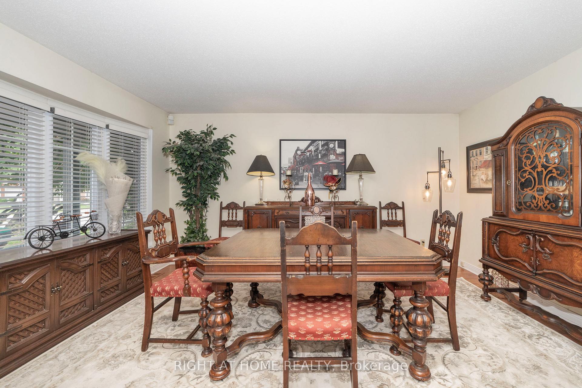 Photo 8 of 32 Ellisson Way, Ottawa, Hunt Club Park — HOMEH