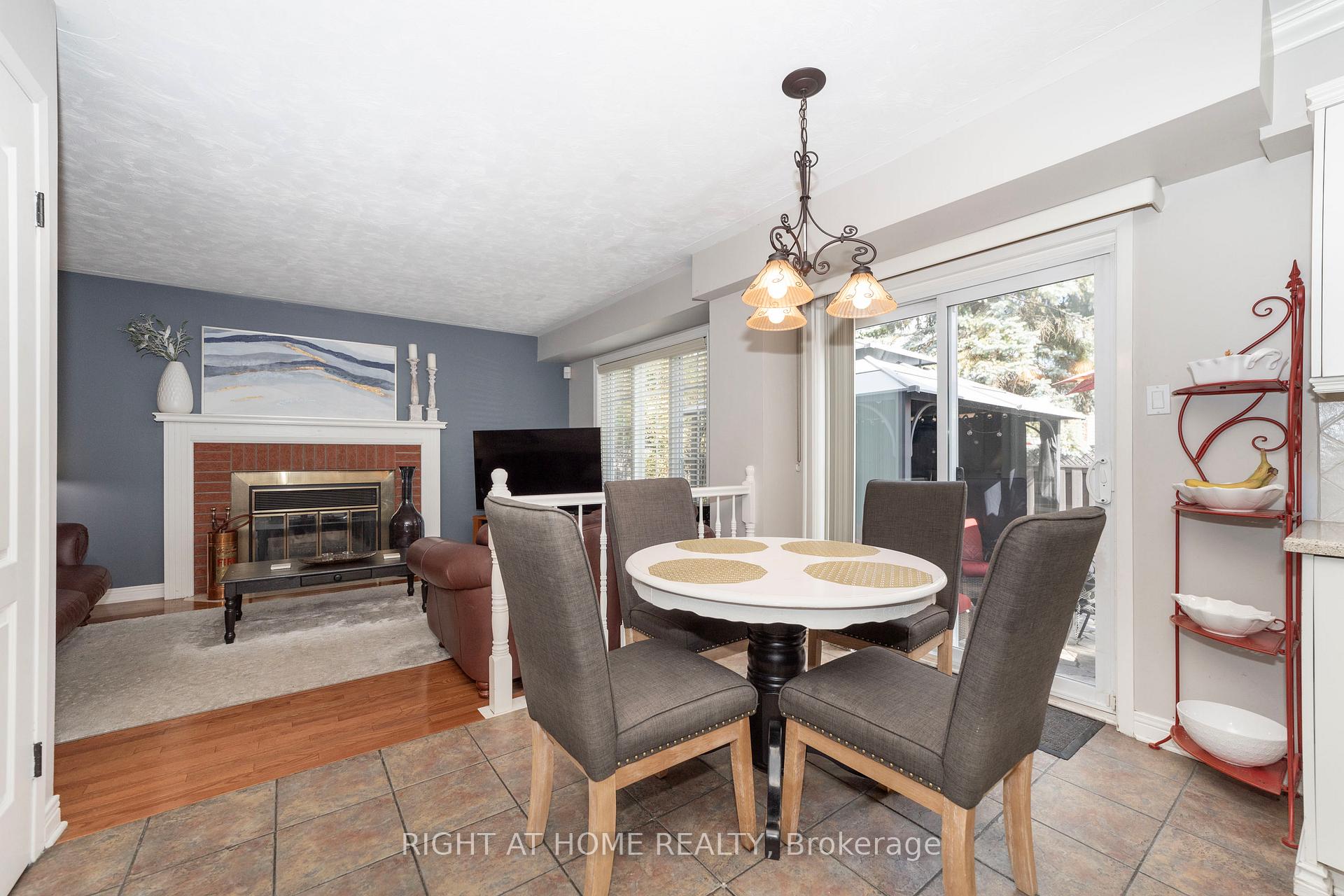 Photo 11 of 32 Ellisson Way, Ottawa, Hunt Club Park — HOMEH