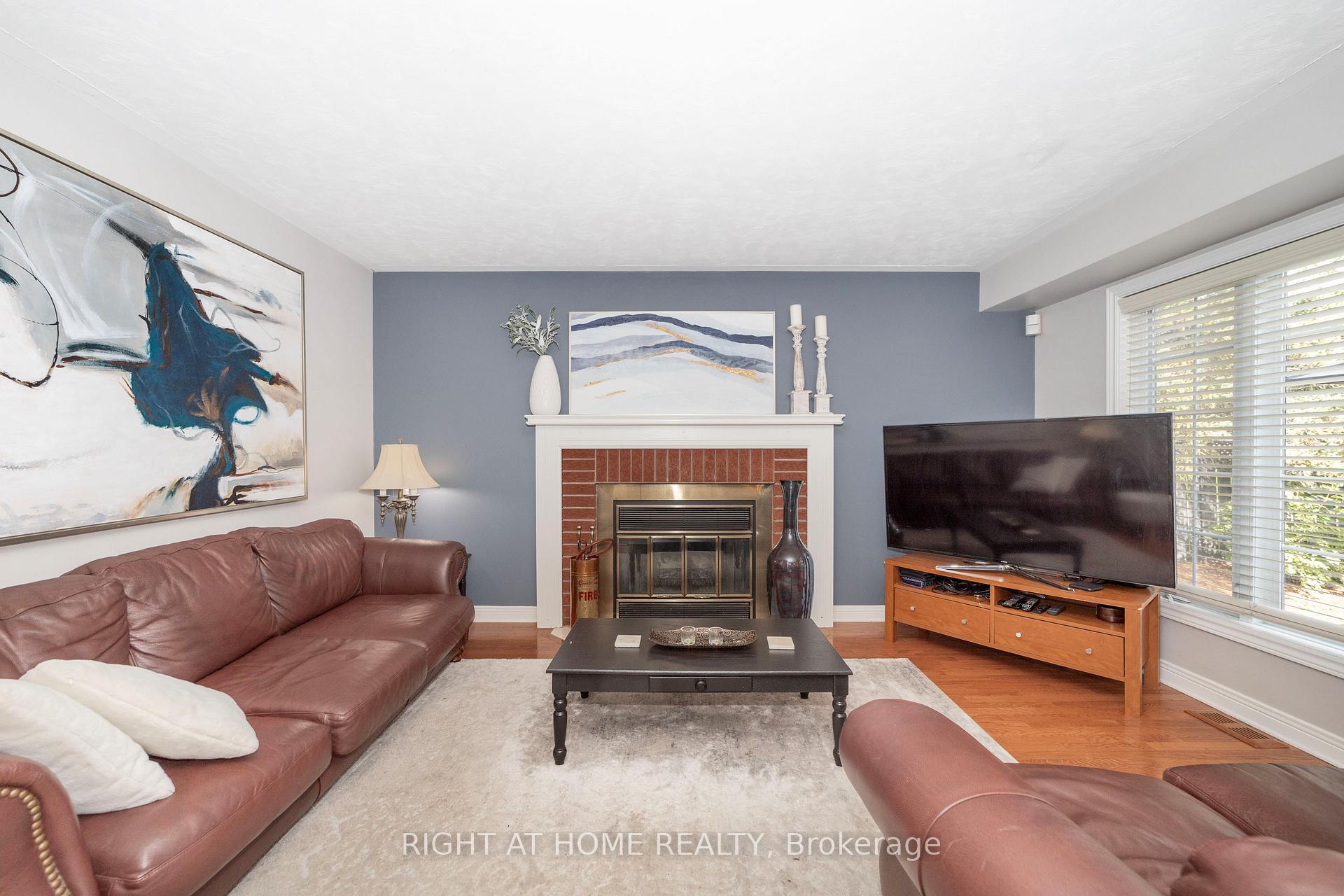 Photo 12 of 32 Ellisson Way, Ottawa, Hunt Club Park — HOMEH