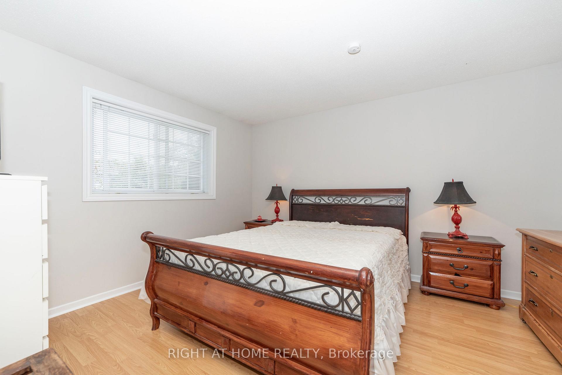 Photo 13 of 32 Ellisson Way, Ottawa, Hunt Club Park — HOMEH