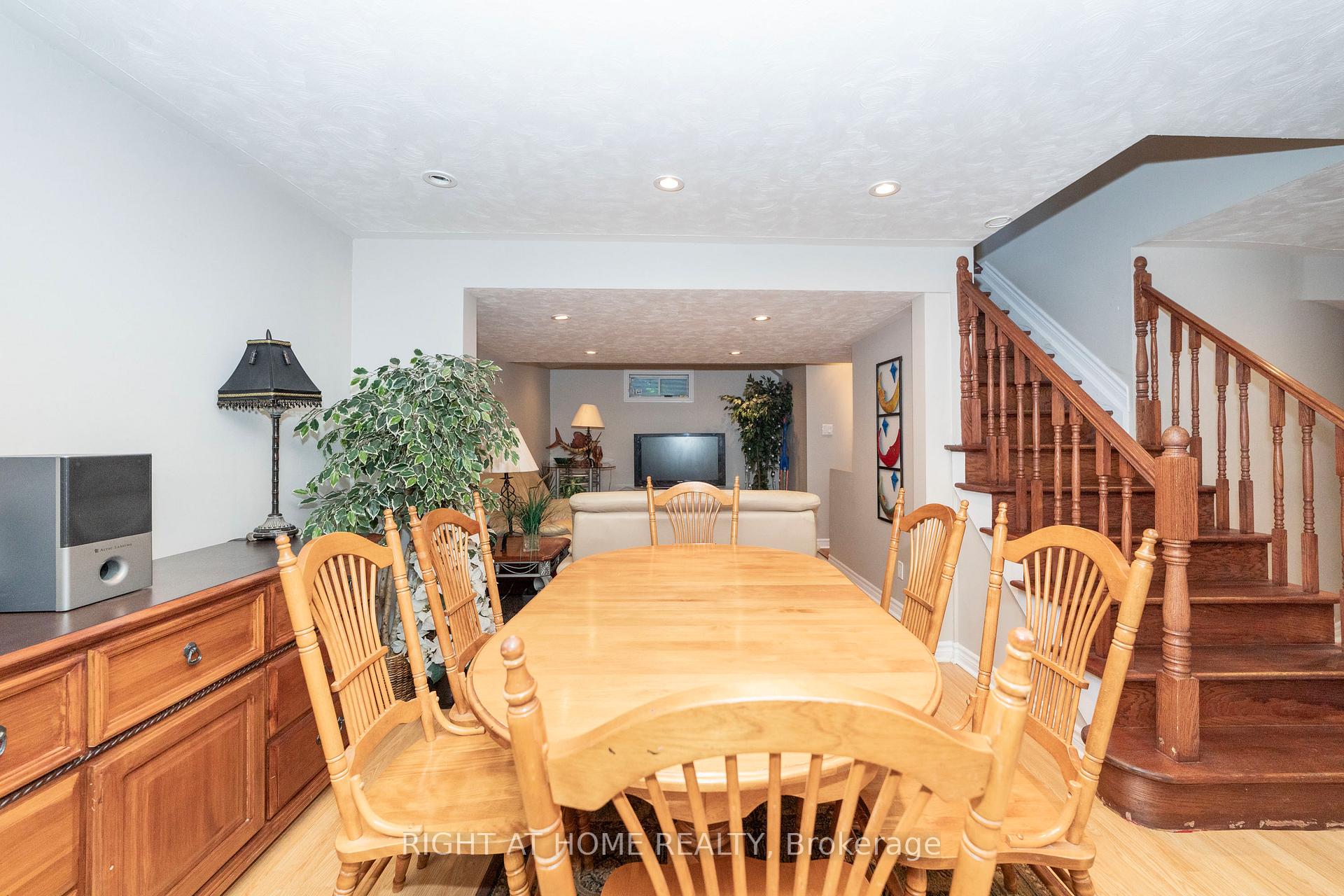 Photo 19 of 32 Ellisson Way, Ottawa, Hunt Club Park — HOMEH