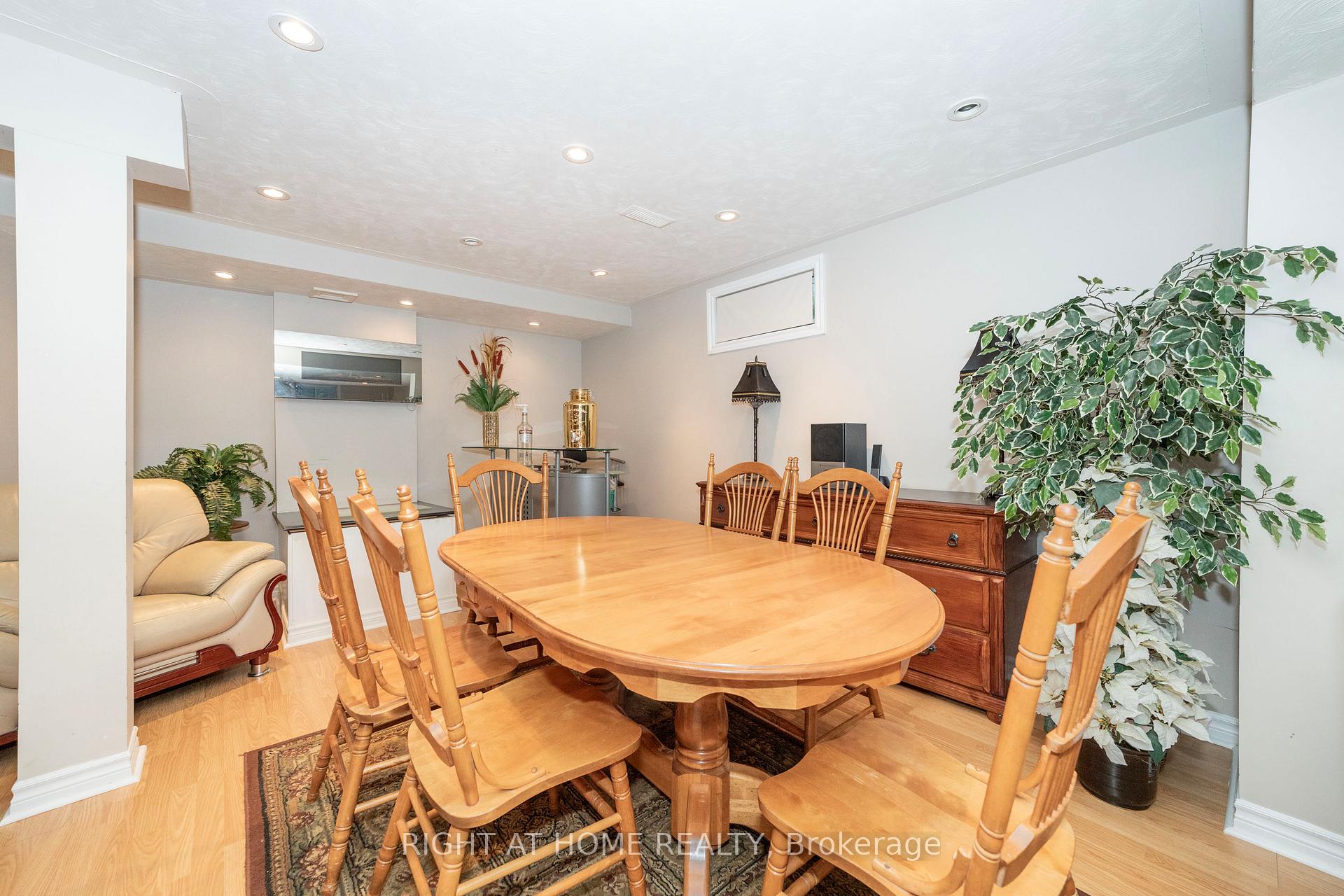 Photo 20 of 32 Ellisson Way, Ottawa, Hunt Club Park — HOMEH