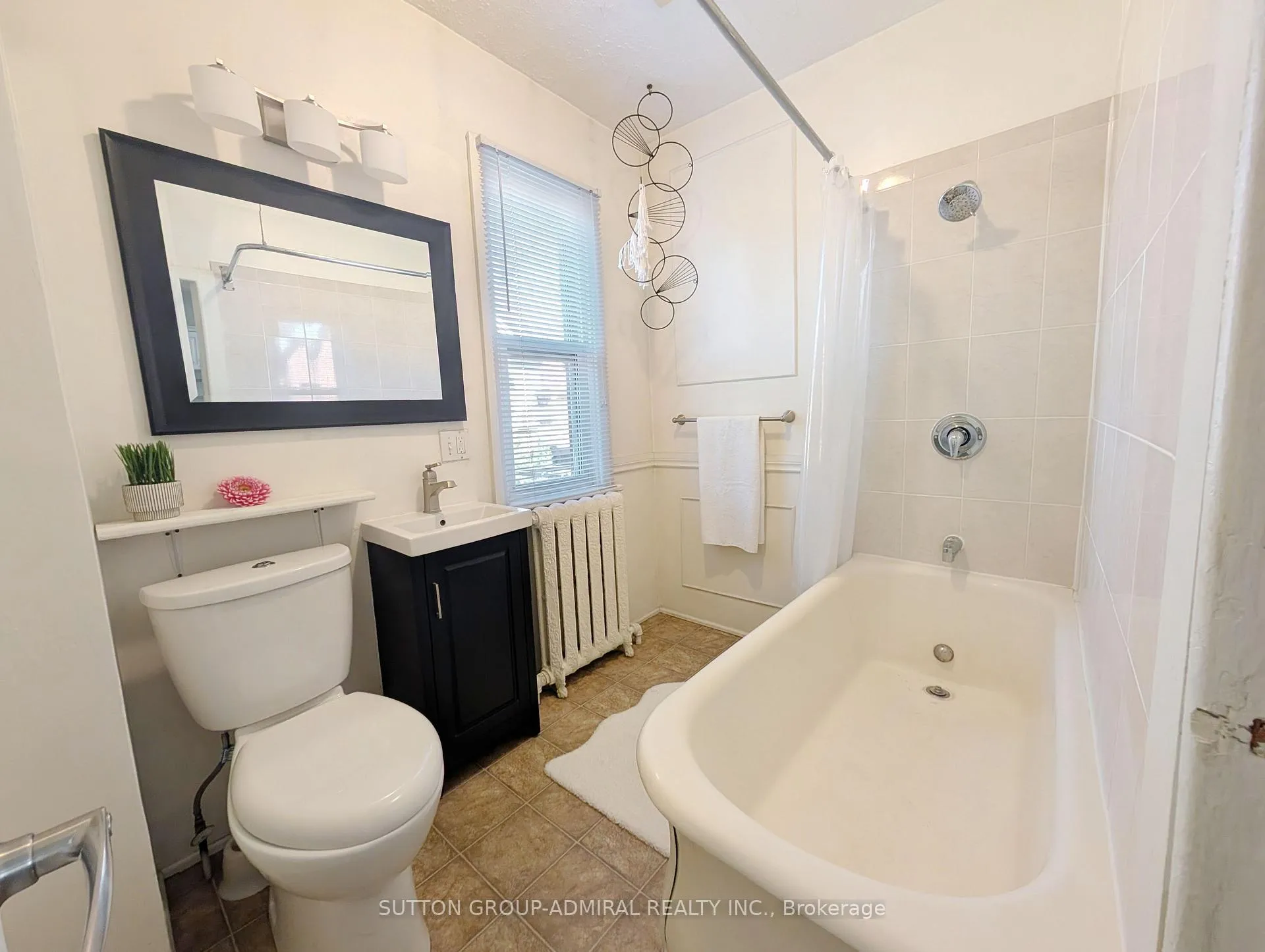 Photo 8 of 164 Wentworth Street S, Hamilton, Stinson — HOMEH