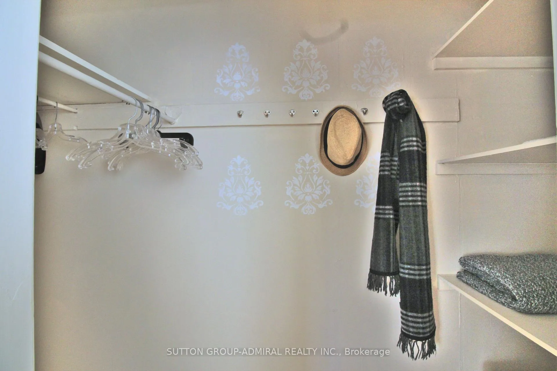 Photo 9 of 164 Wentworth Street S, Hamilton, Stinson — HOMEH