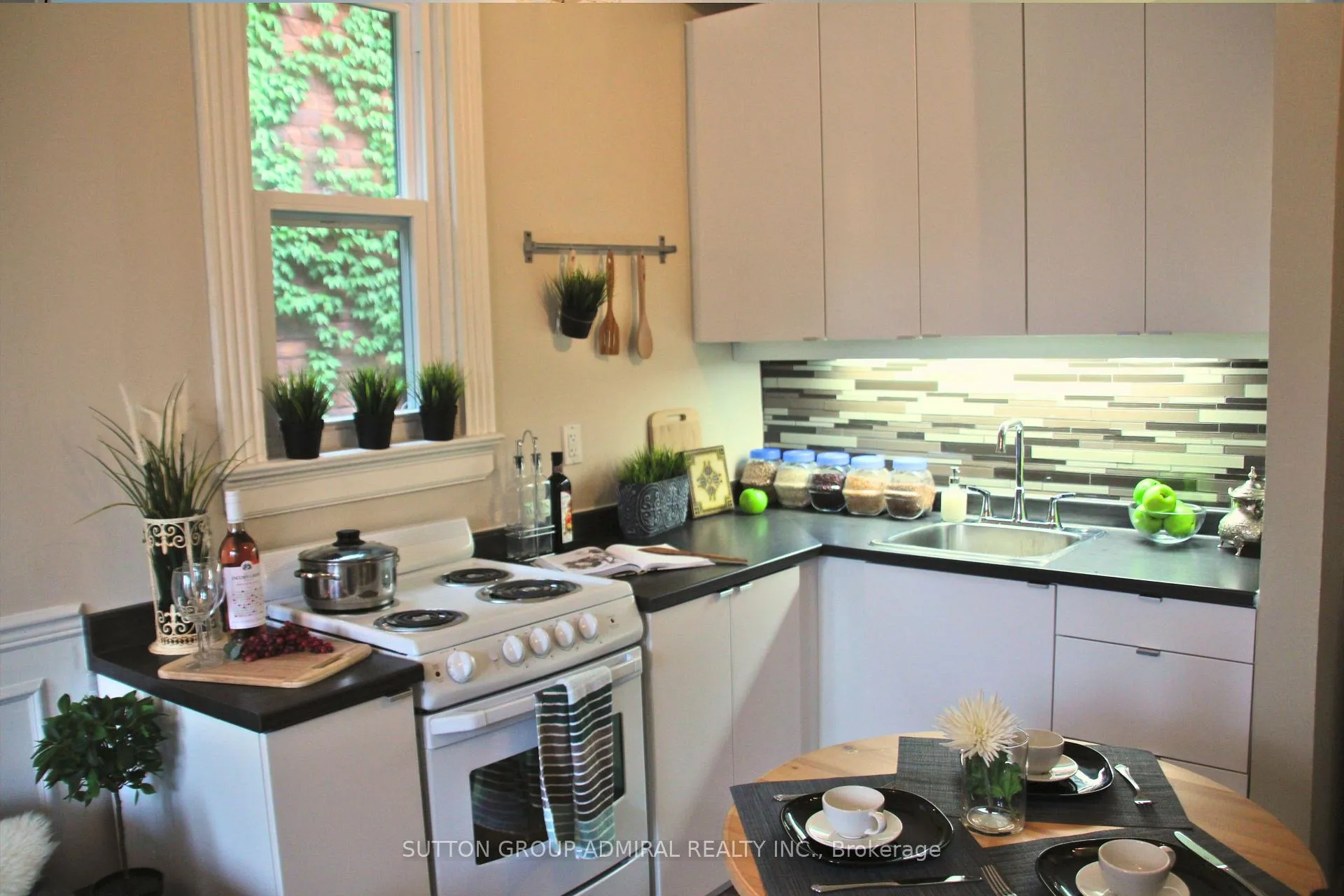 Photo 22 of 164 Wentworth Street S, Hamilton, Stinson — HOMEH