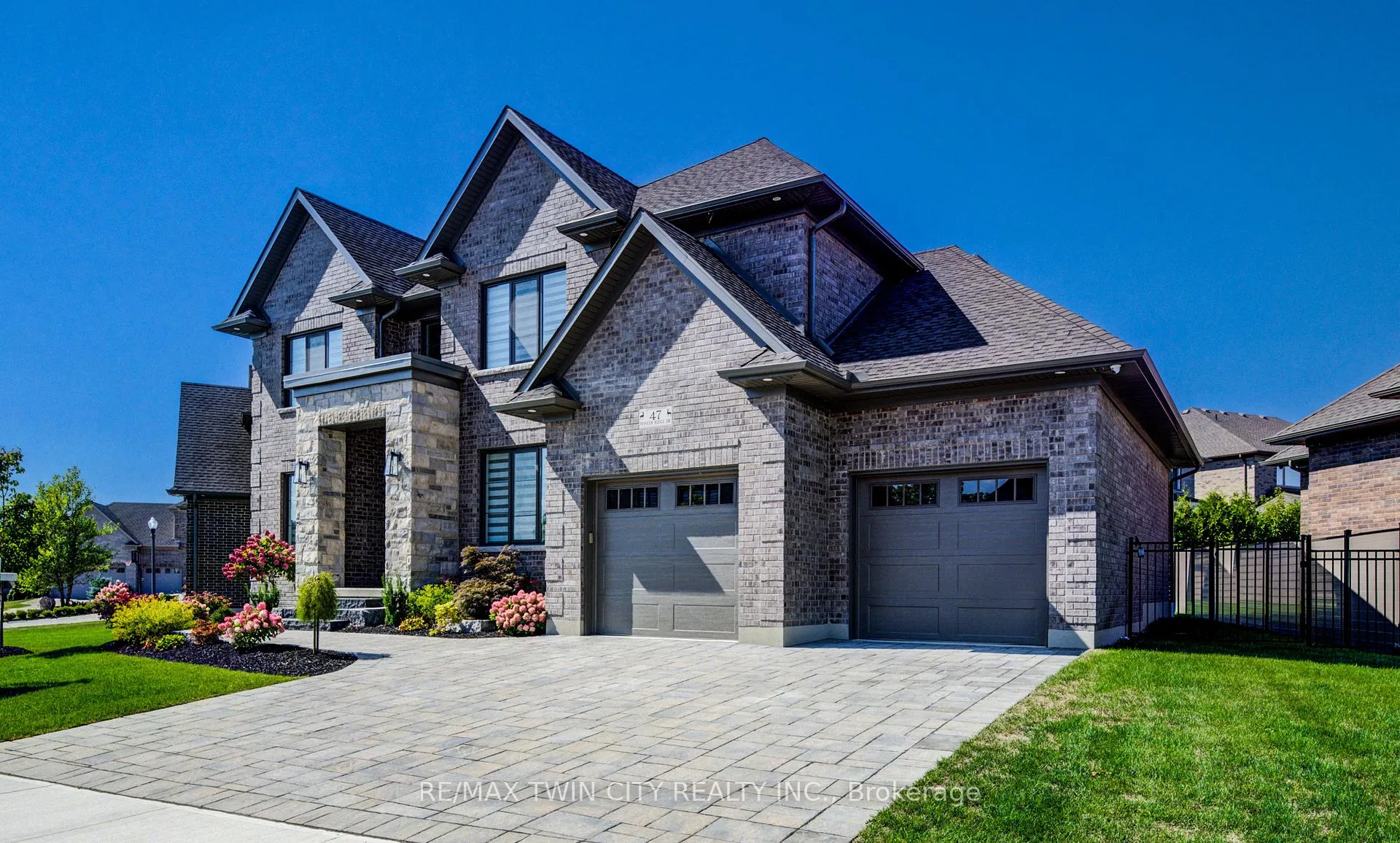Photo 2 of 47 Pioneer Ridge Drive, Kitchener, Pioneer Tower West — HOMEH