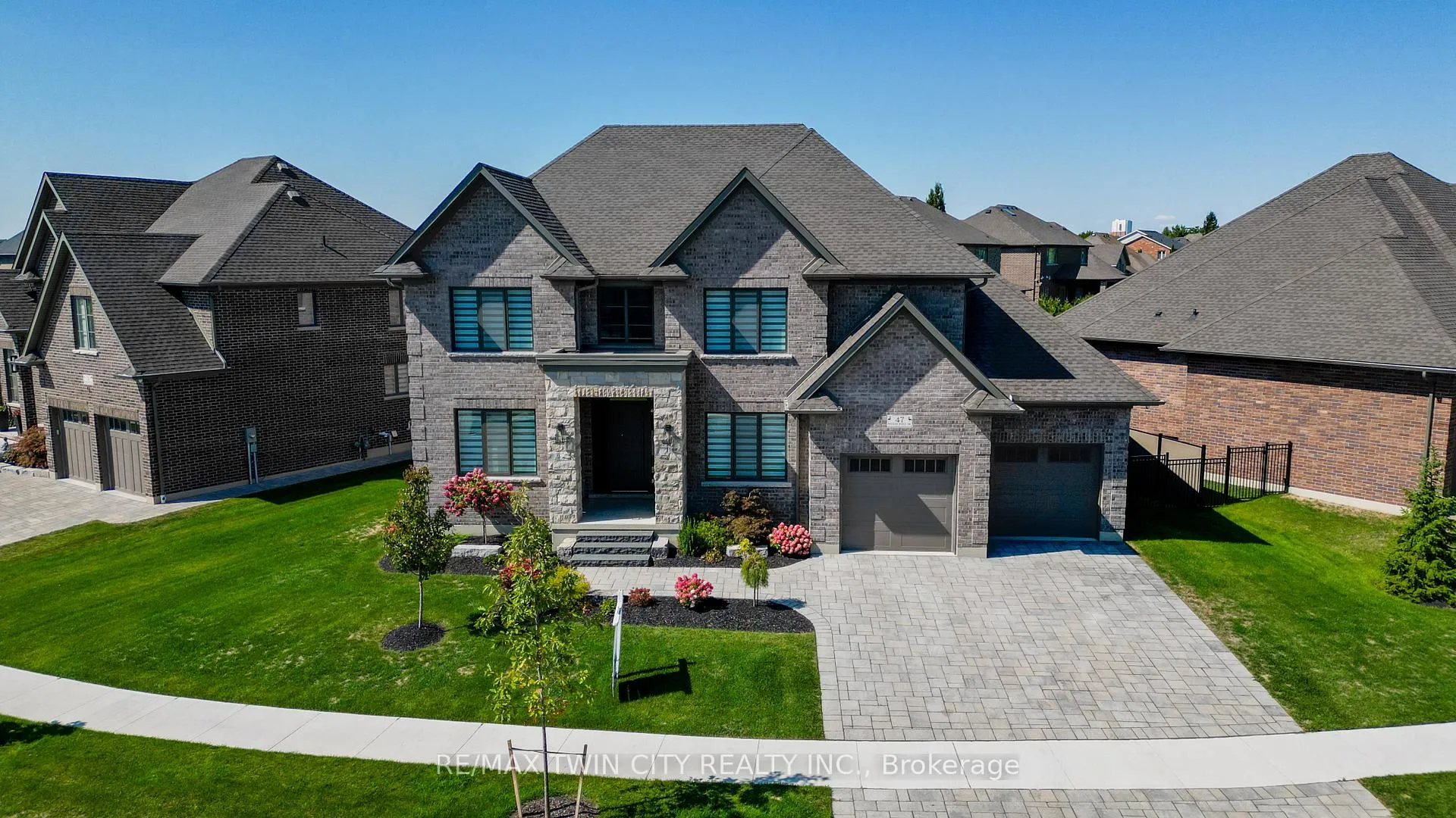 Photo 3 of 47 Pioneer Ridge Drive, Kitchener, Pioneer Tower West — HOMEH