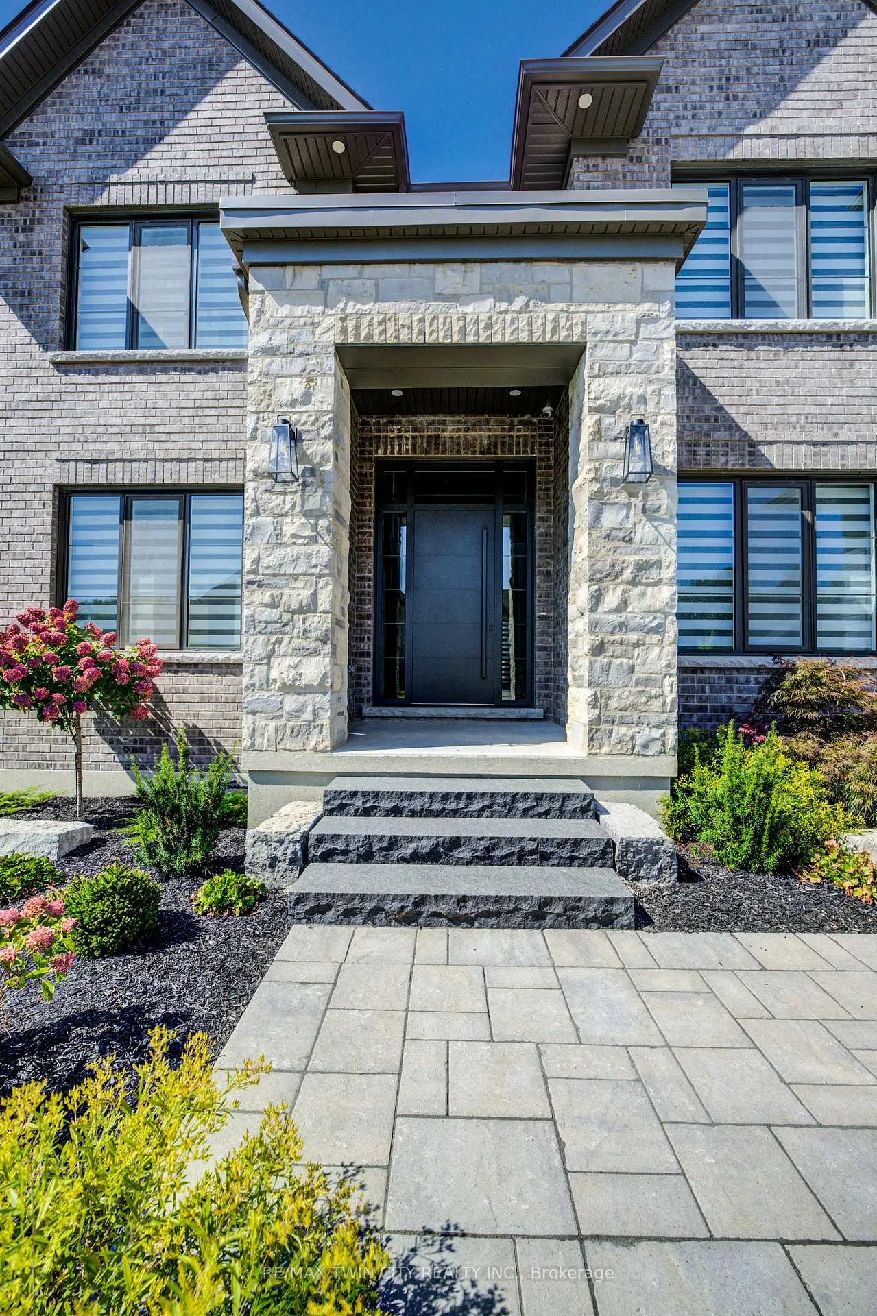 Photo 4 of 47 Pioneer Ridge Drive, Kitchener, Pioneer Tower West — HOMEH
