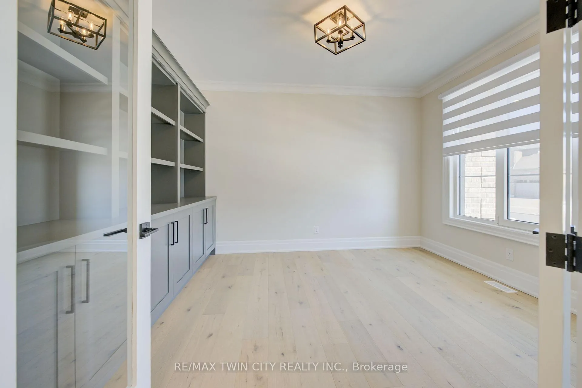 Photo 10 of 47 Pioneer Ridge Drive, Kitchener, Pioneer Tower West — HOMEH